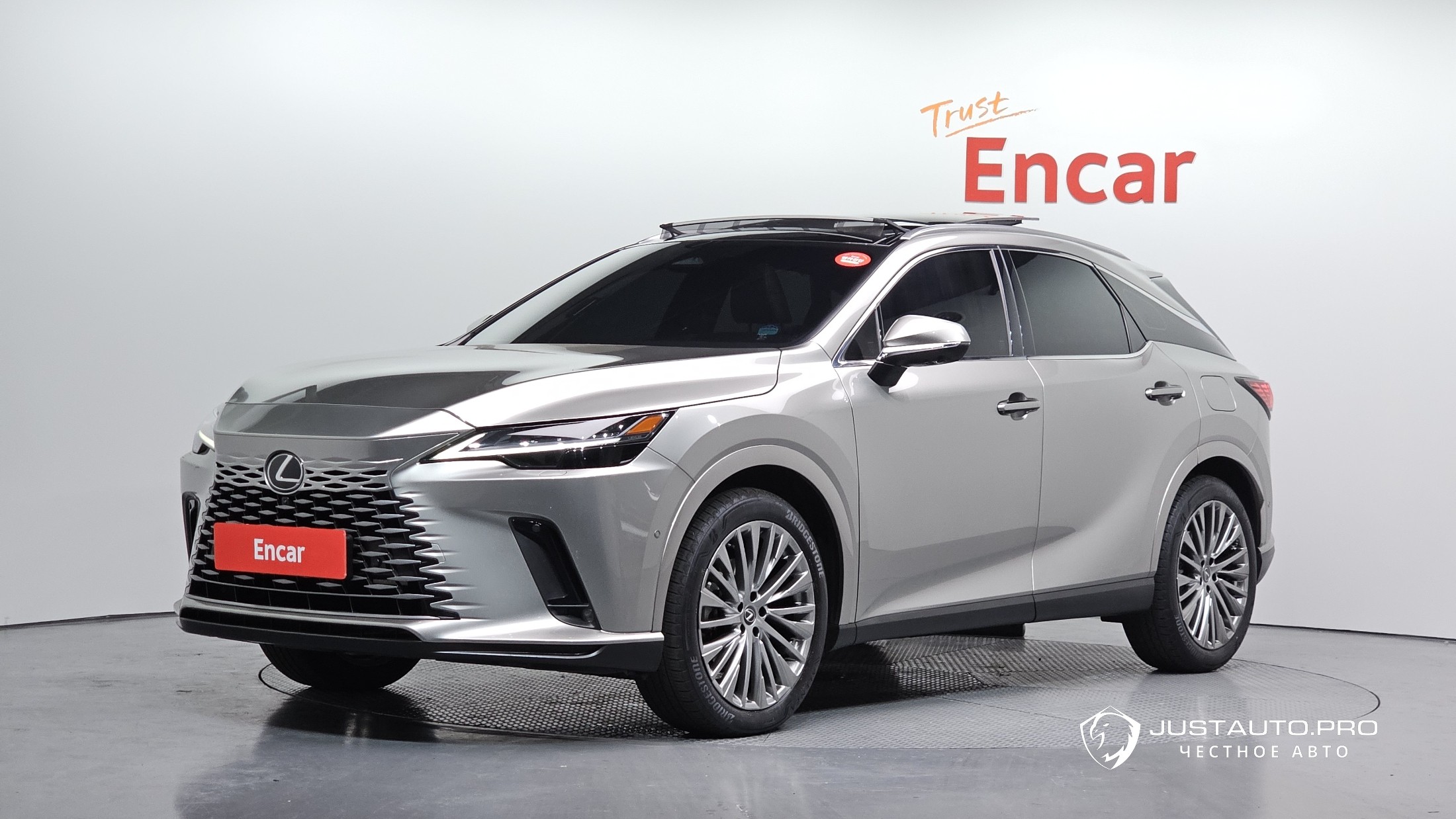 Автомобиль Lexus RX