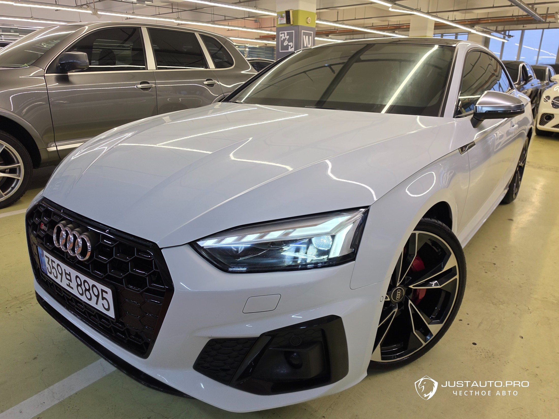 Автомобиль Audi S5