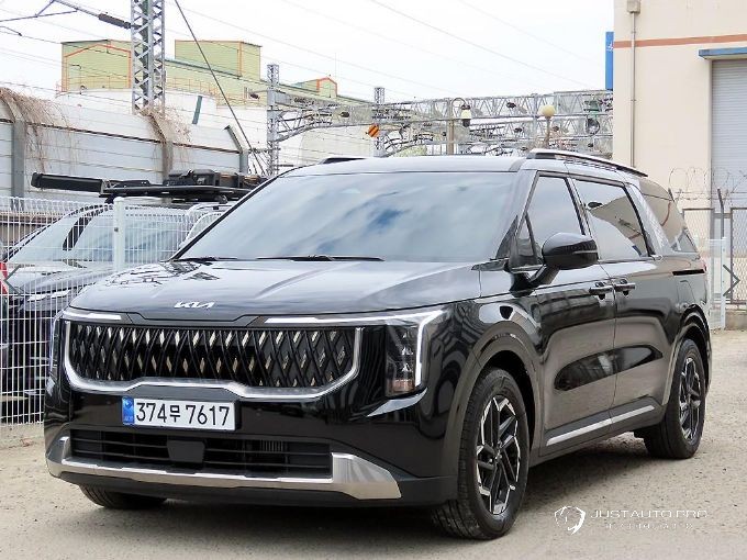 Автомобиль Kia Canival