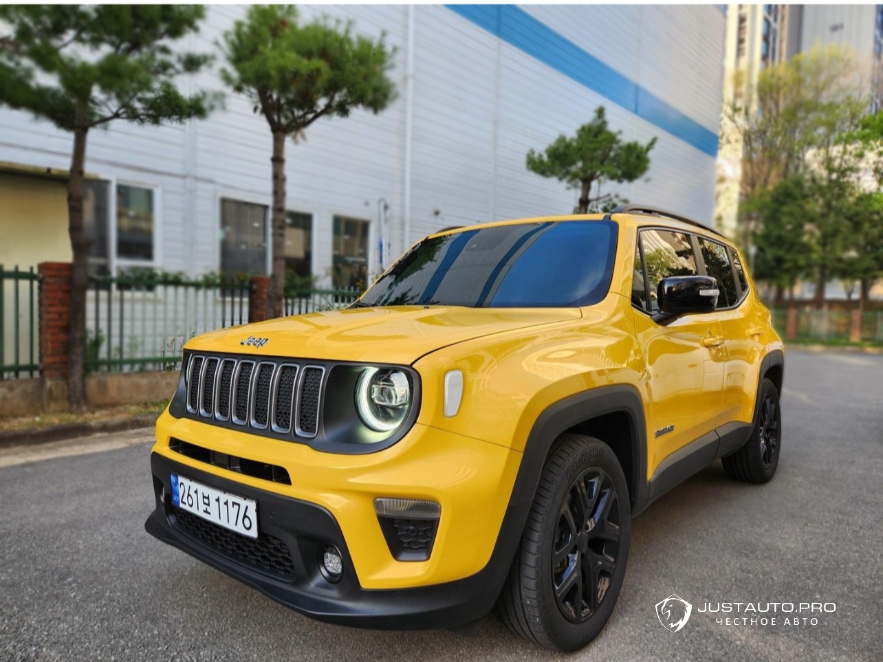 Автомобиль Jeep Renegade