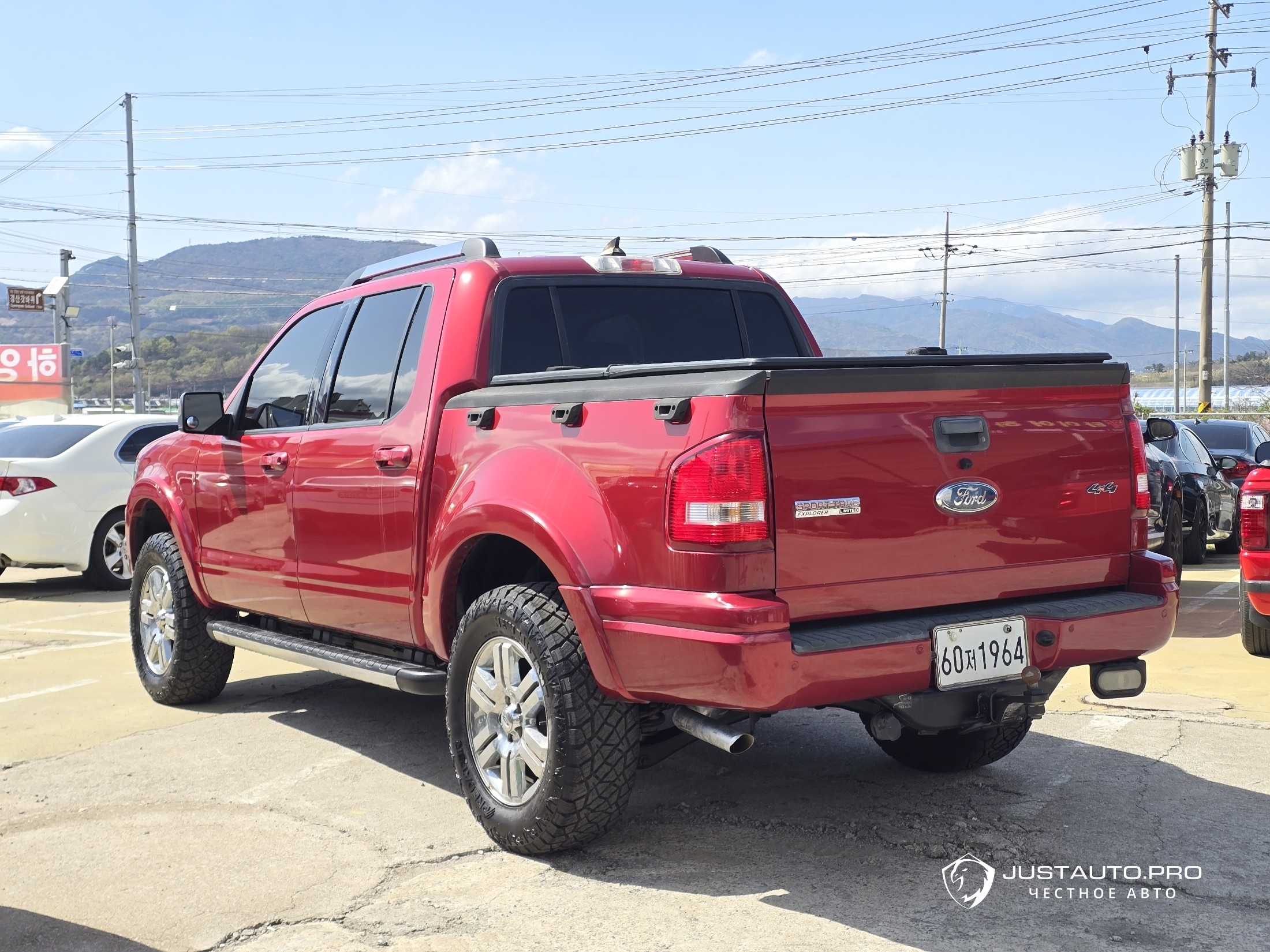 Автомобиль Ford Explorer Spot Trac