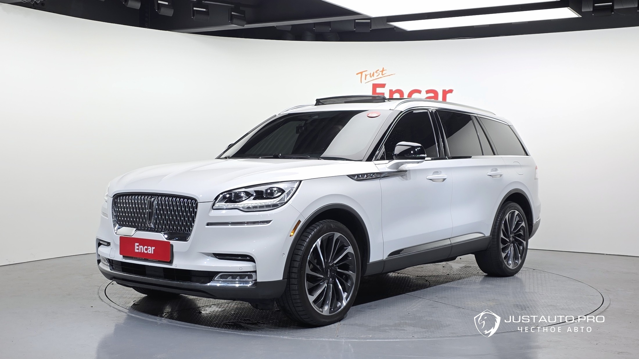 Автомобиль Lincoln Aviator