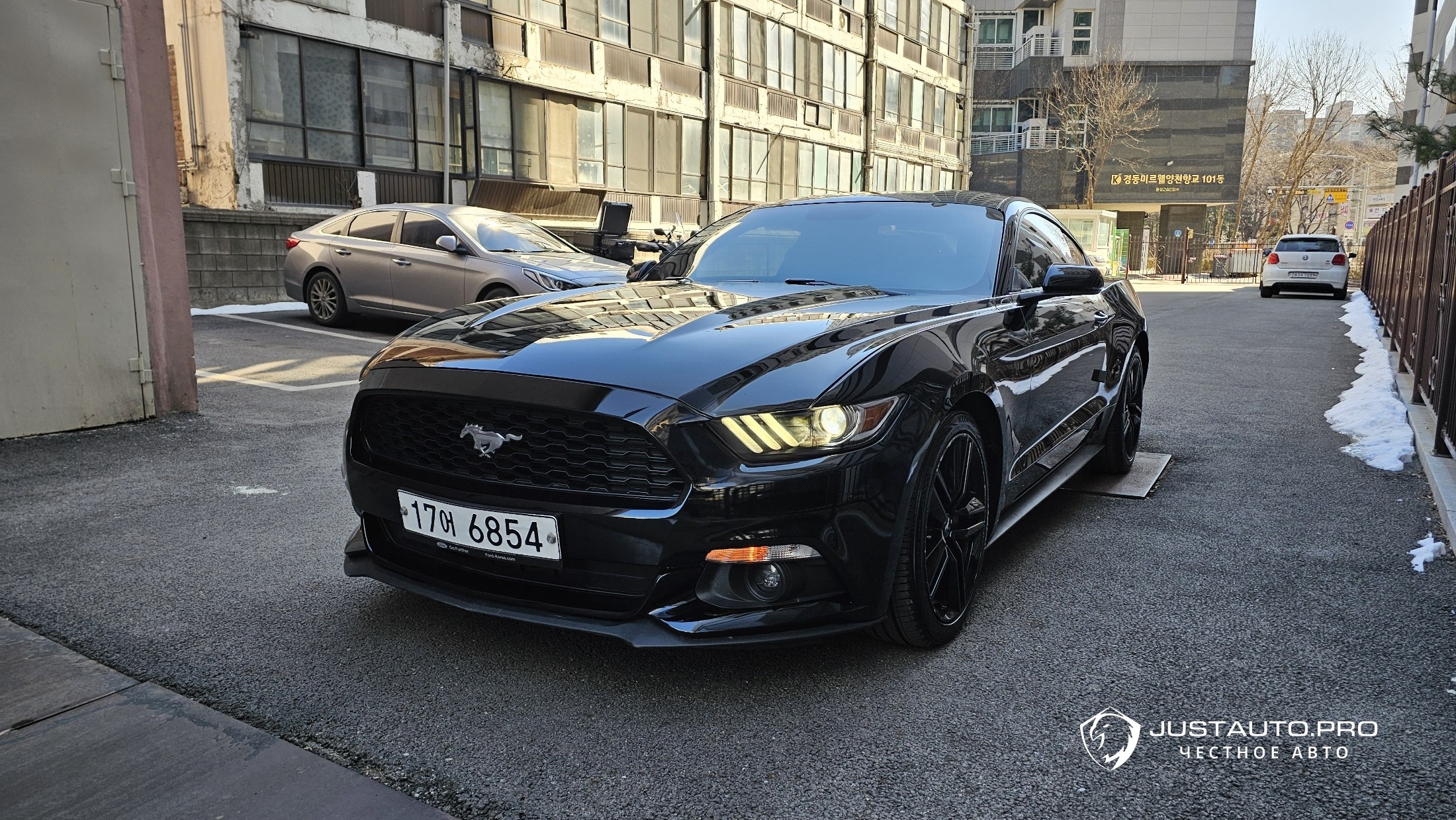 Автомобиль Ford Mustang