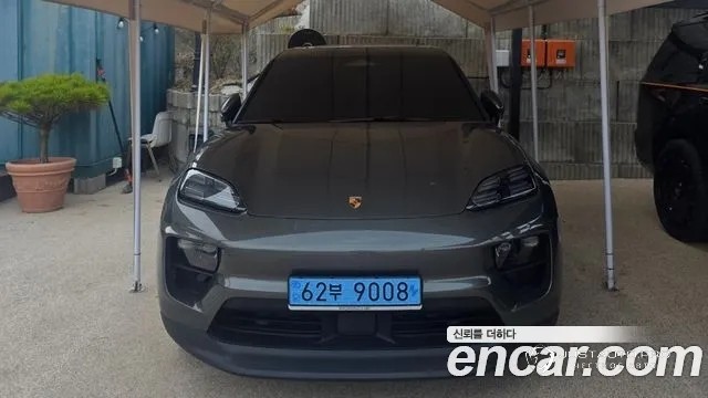 Автомобиль Porsche Macan