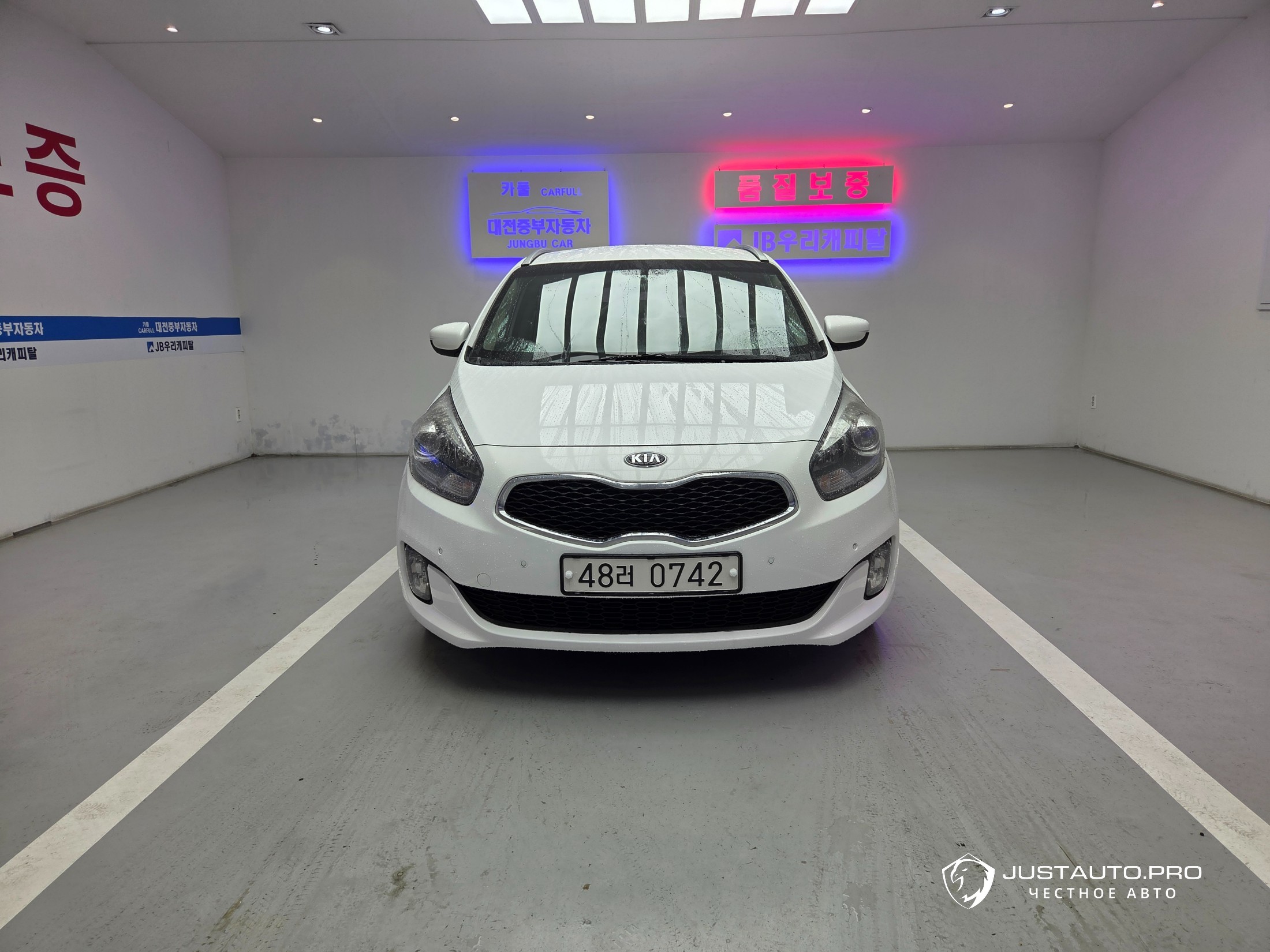 Автомобиль Kia Carens