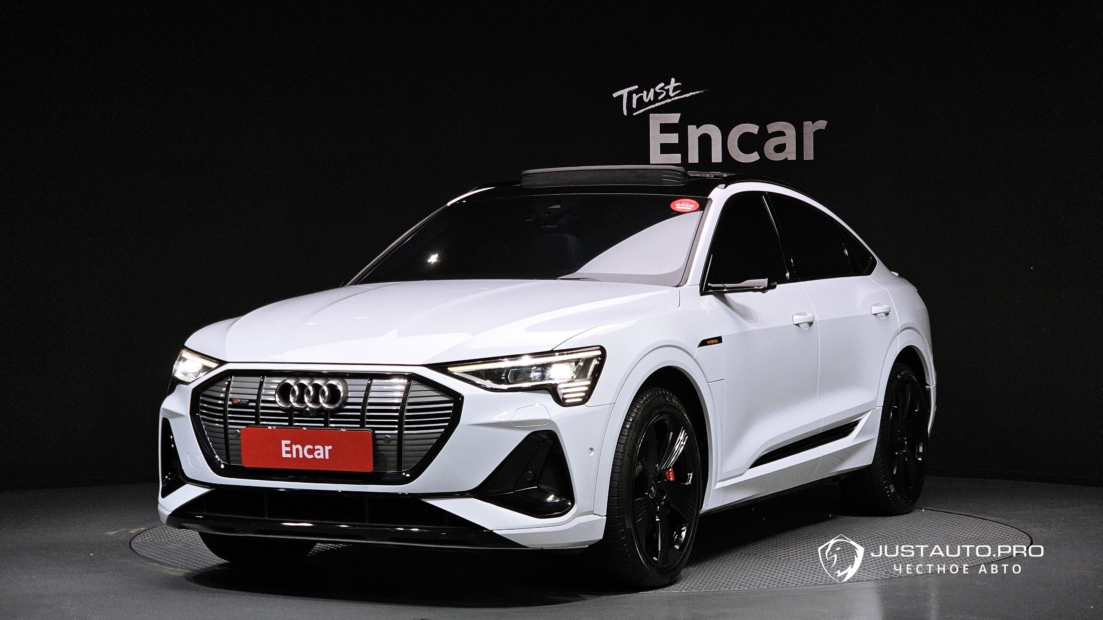 Автомобиль Audi e-tron