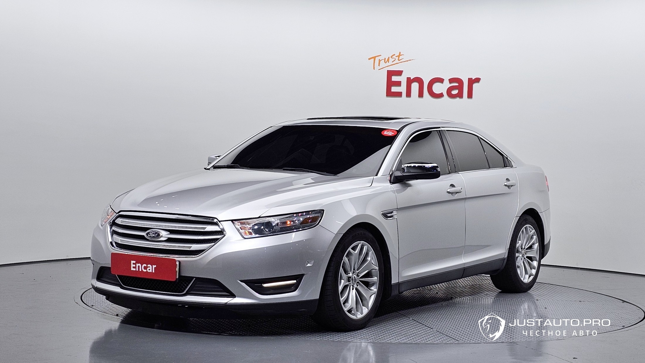 Автомобиль Ford Taurus