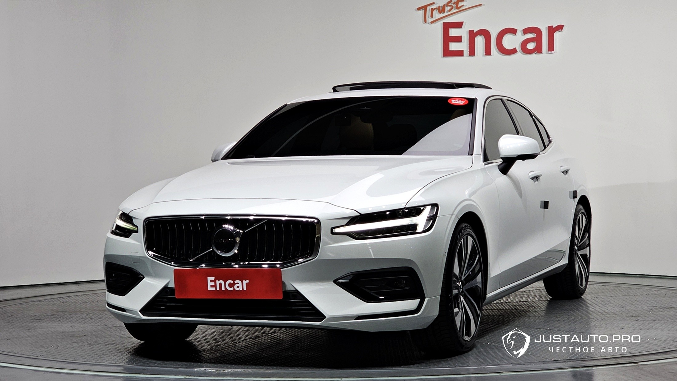 Автомобиль Volvo S60