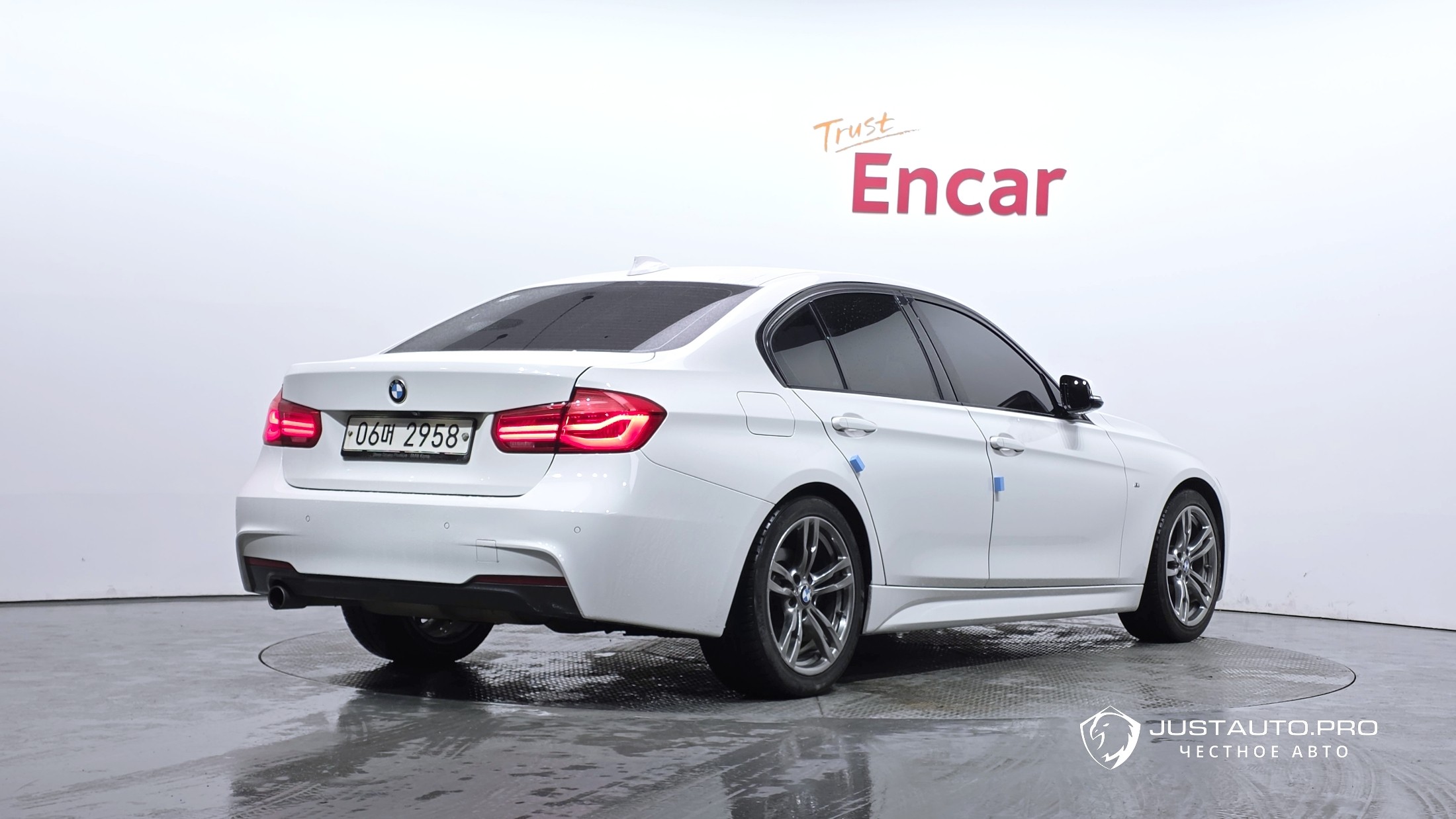 Автомобиль BMW 3-Series