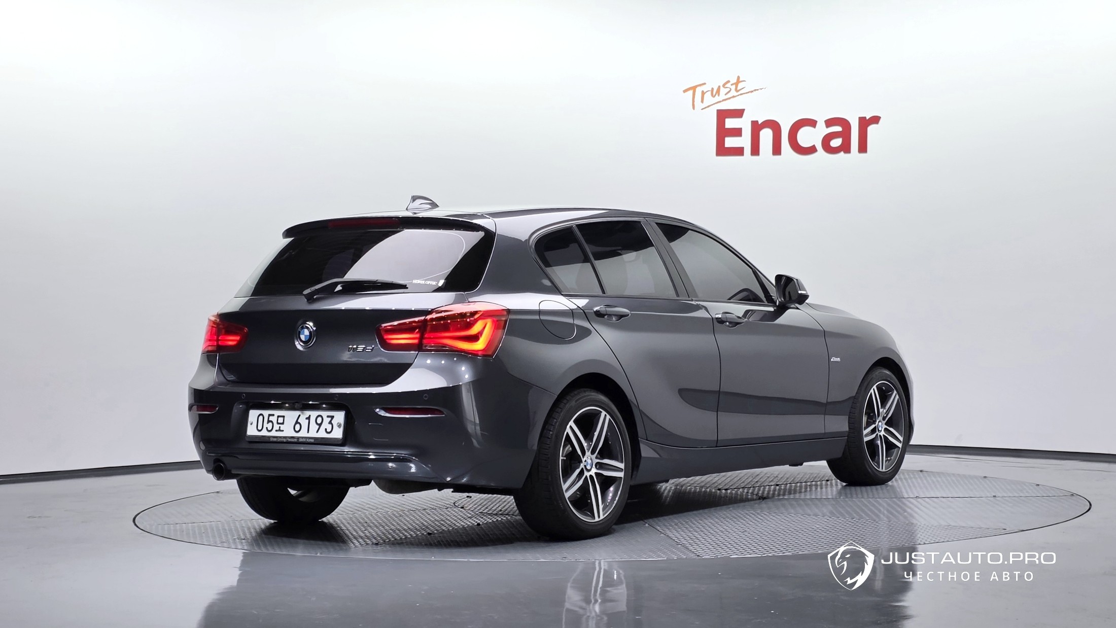 Автомобиль BMW 1-Series