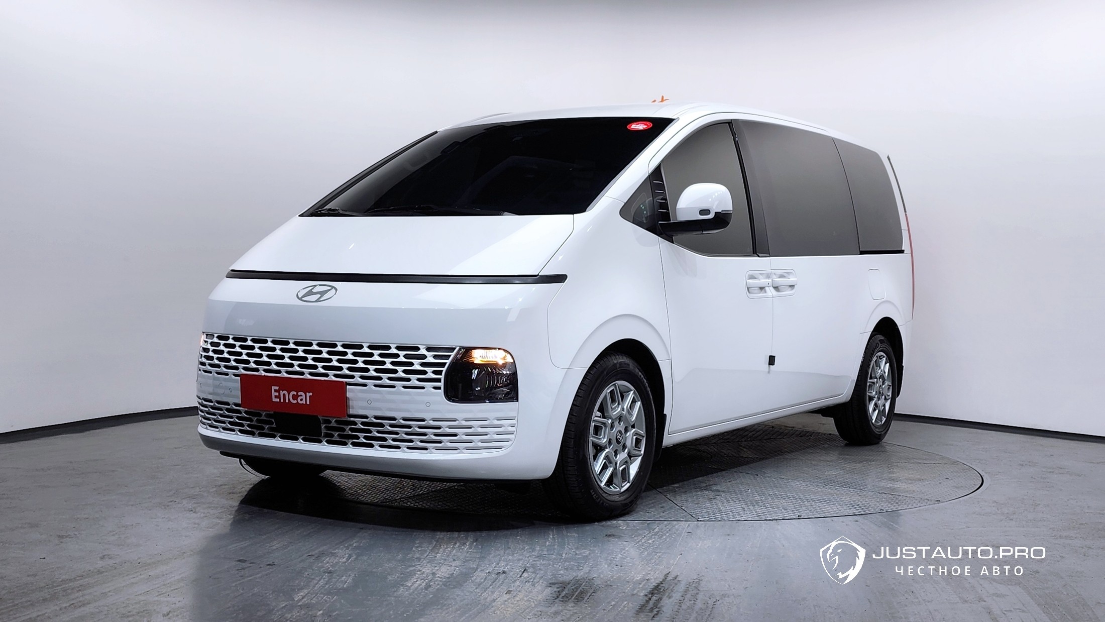Автомобиль Hyundai Staria