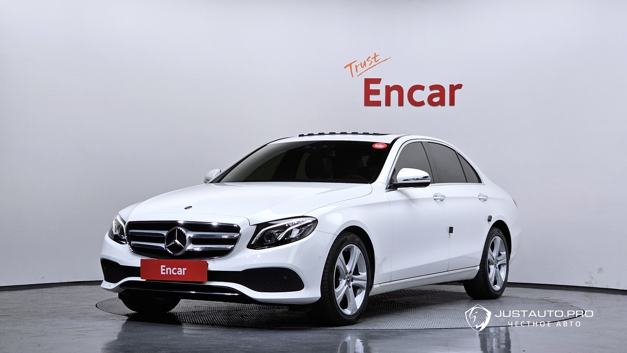 Автомобиль Mercedes-Benz E-Class