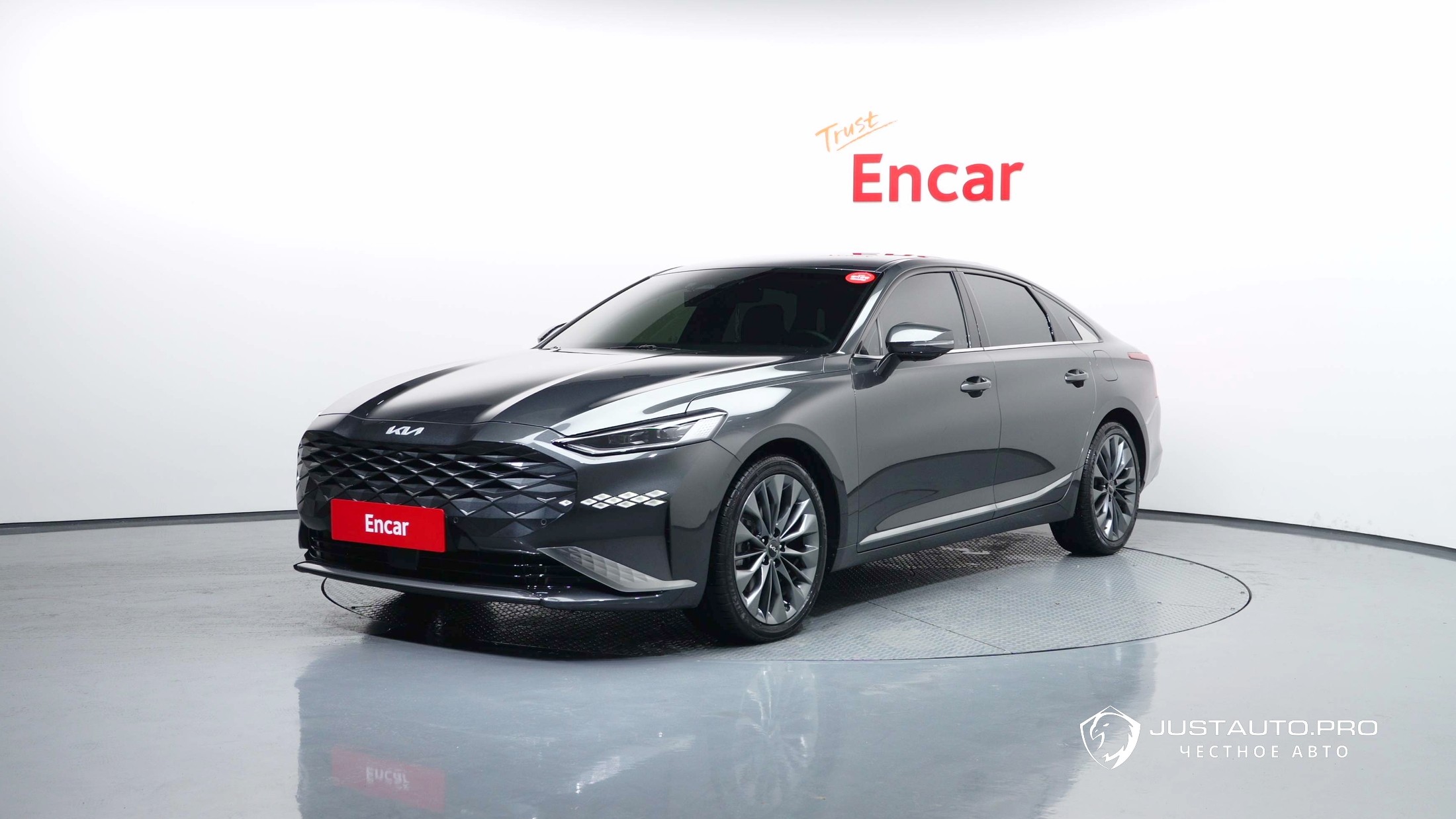 Автомобиль Kia K8