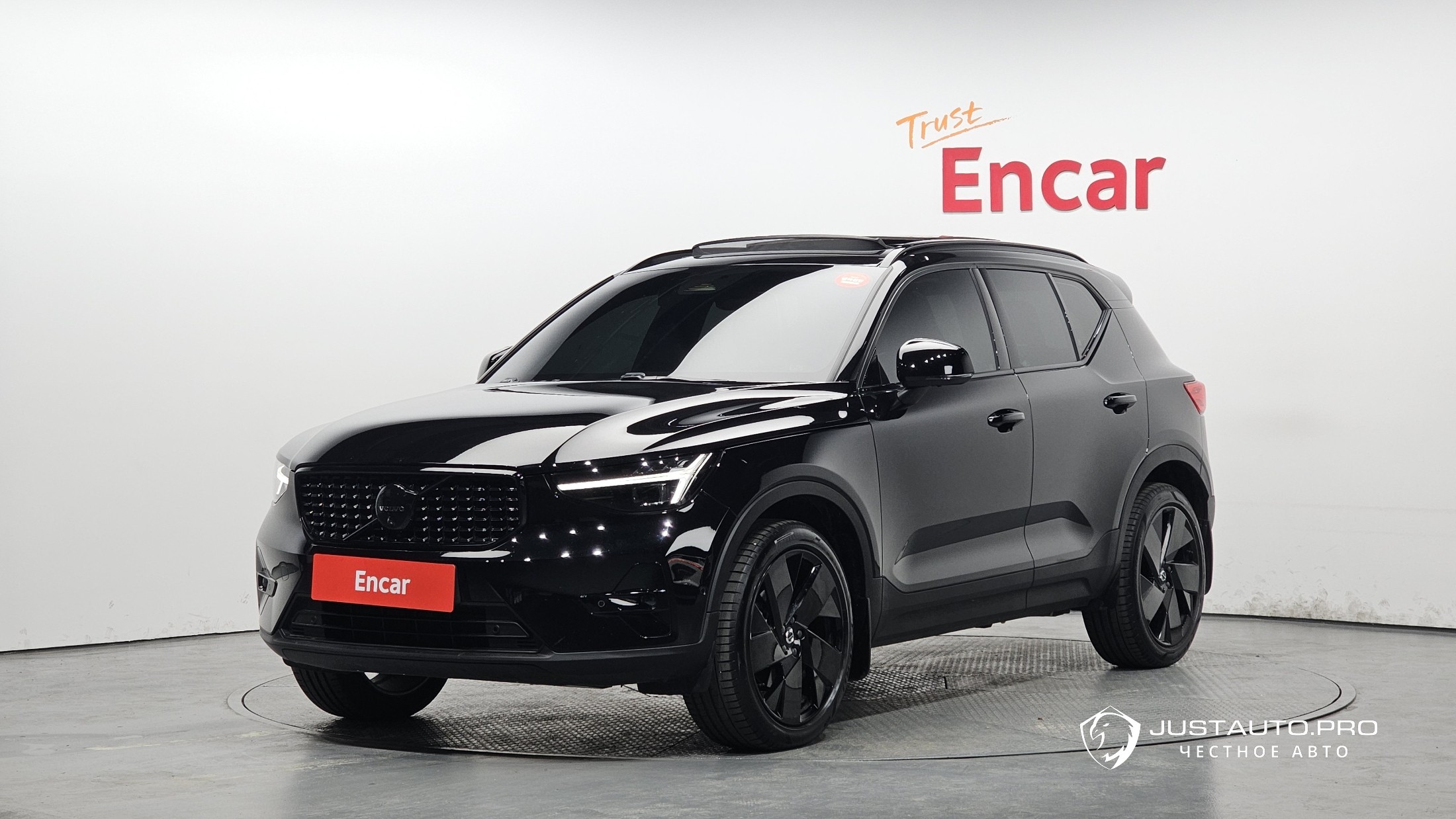 Автомобиль Volvo XC40