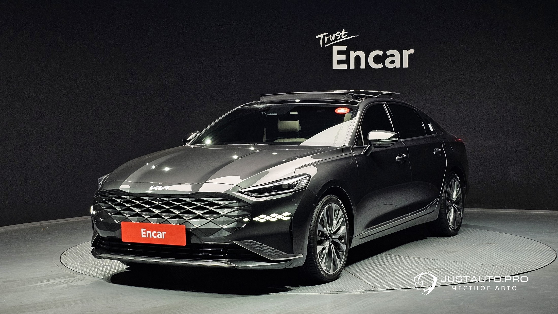 Автомобиль Kia K8