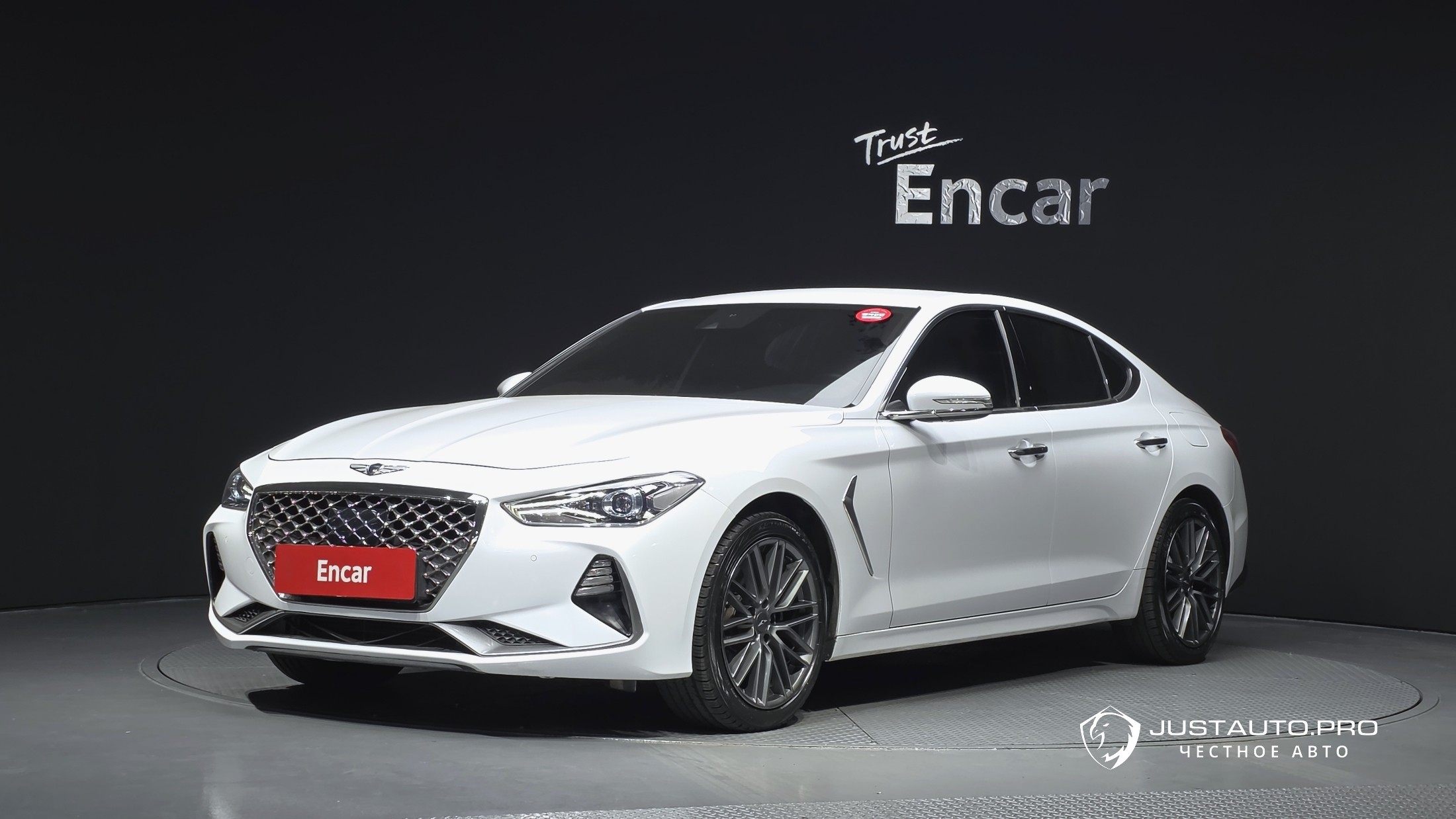 Автомобиль Genesis G70
