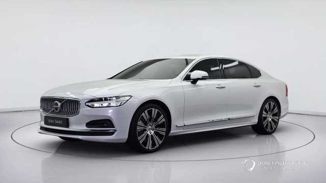 Автомобиль Volvo S90