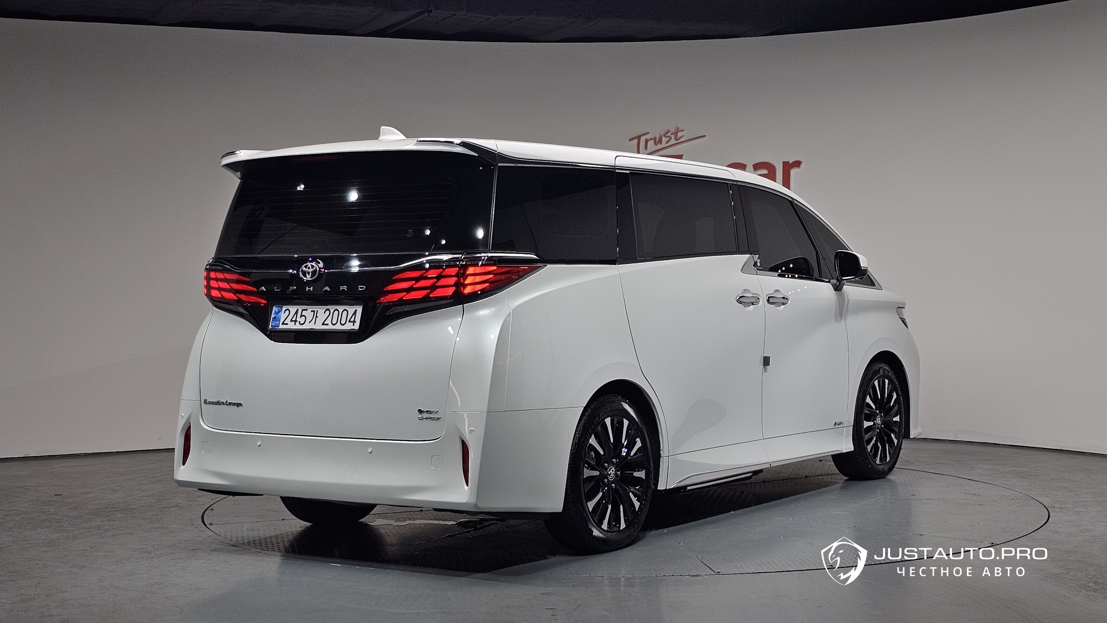 Автомобиль Toyota Alphard