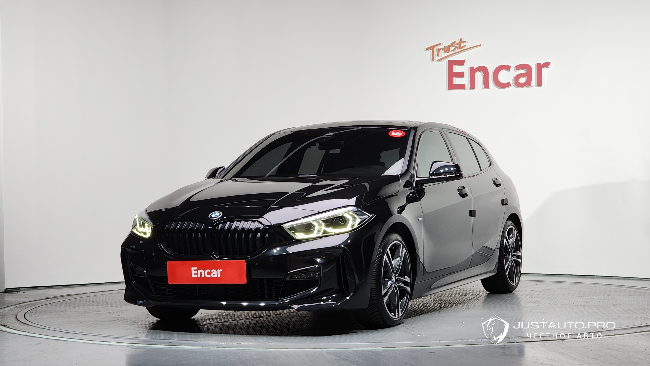 Автомобиль BMW 1-Series