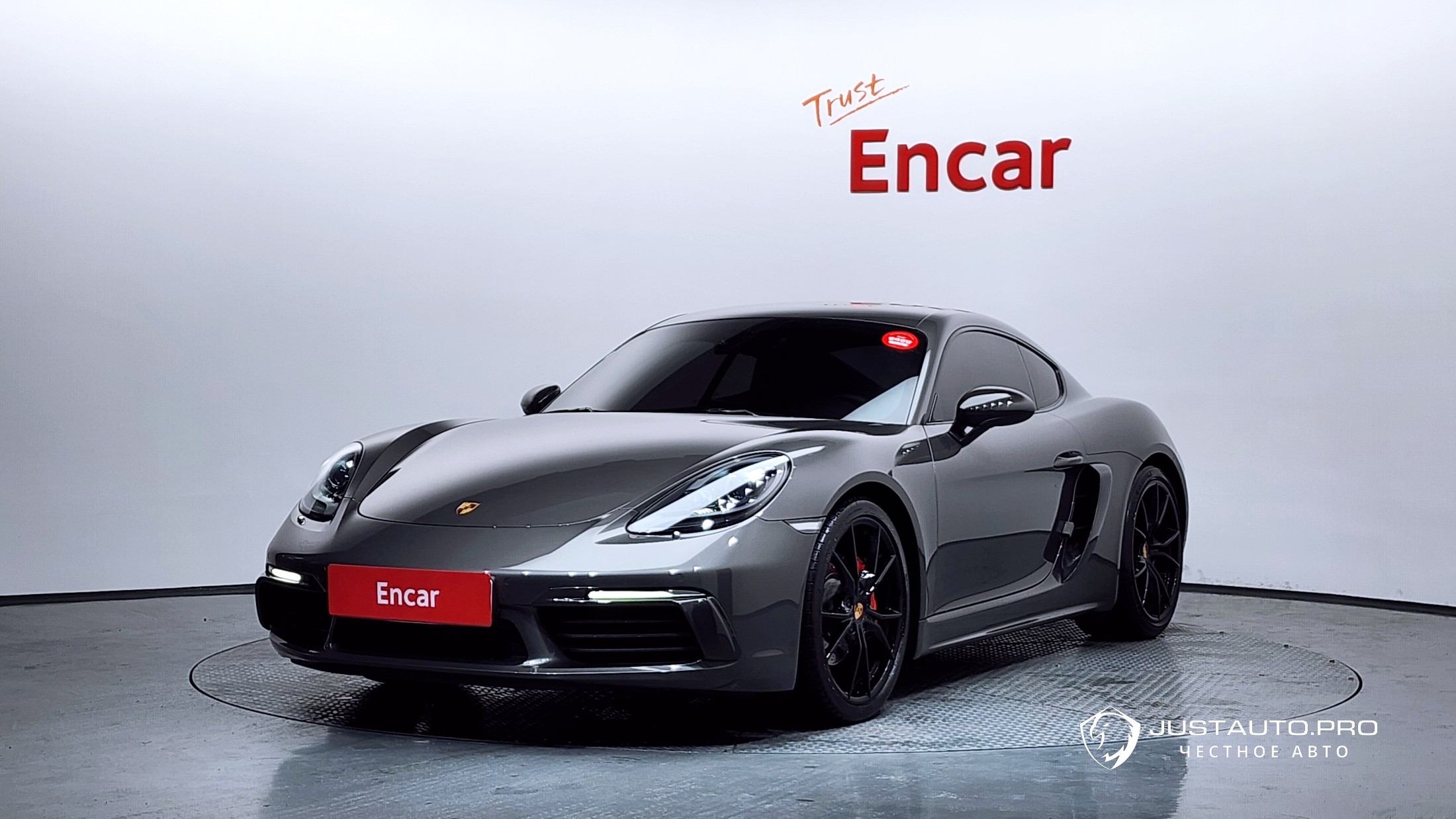 Автомобиль Porsche 718