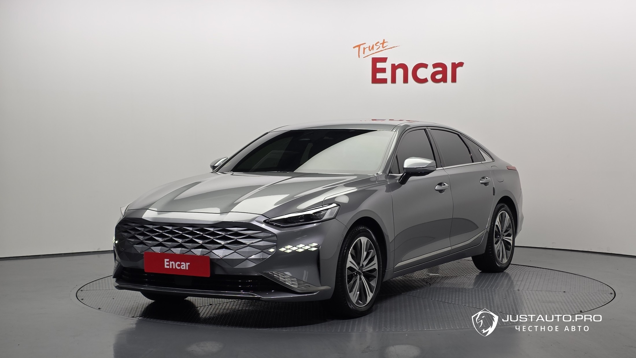 Автомобиль Kia K8