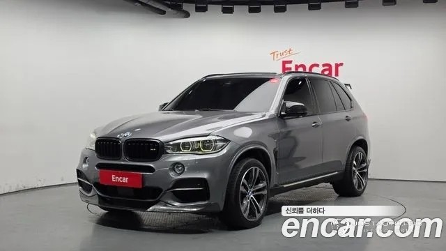 Автомобиль BMW X5