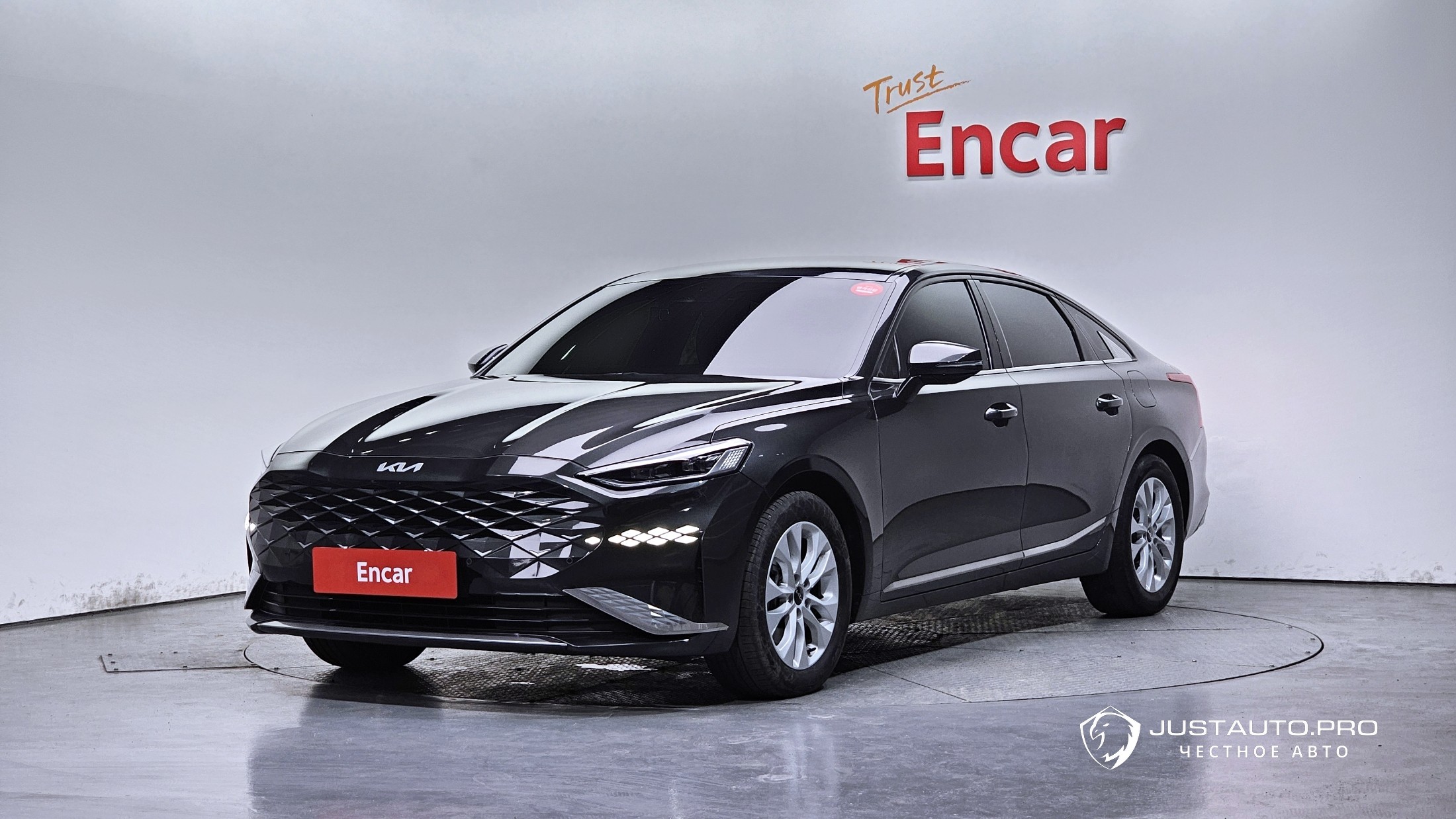 Автомобиль Kia K8