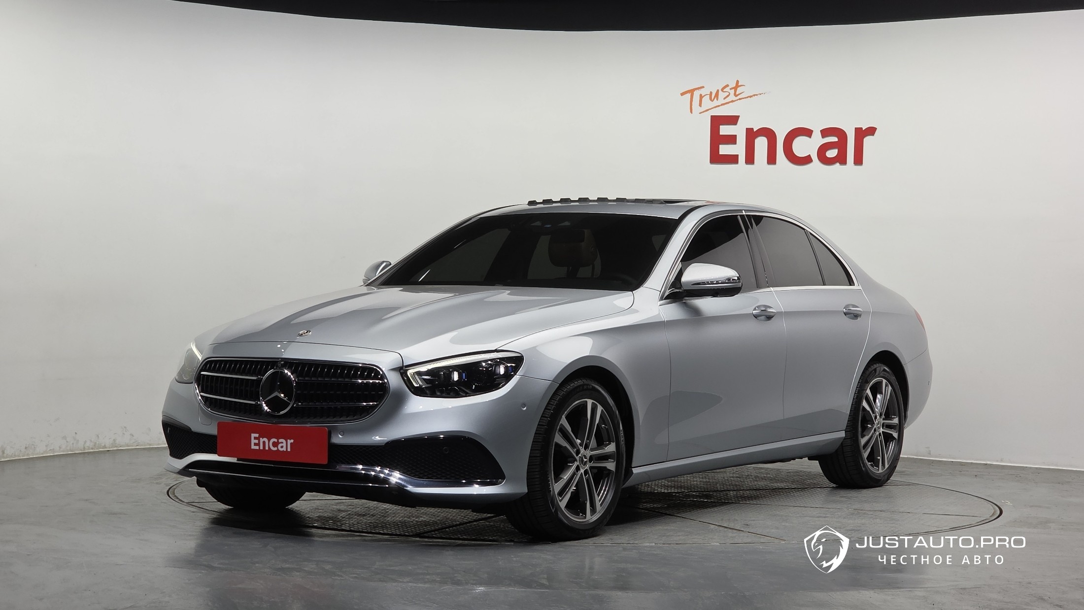 Автомобиль Mercedes-Benz E-Class