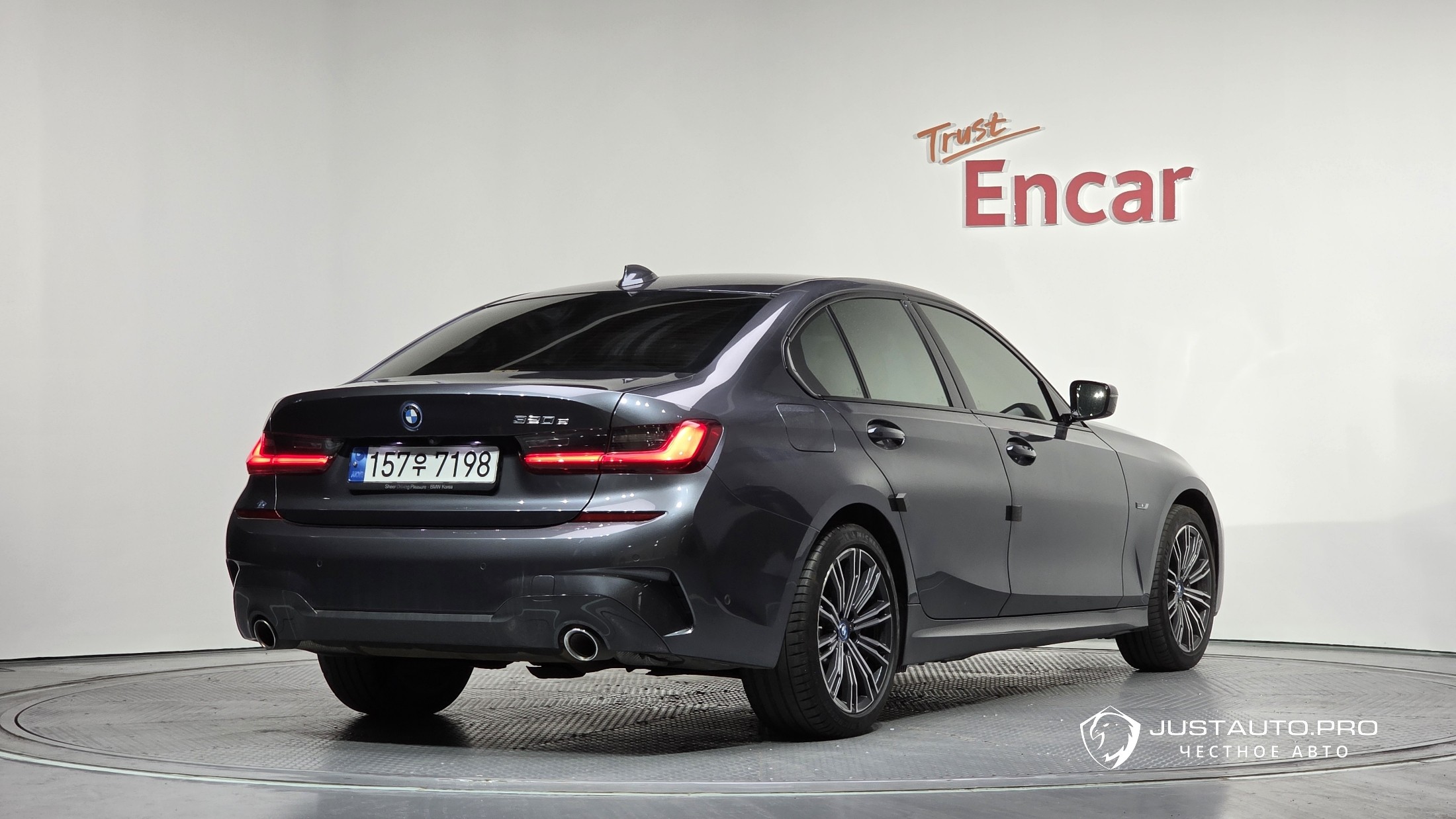 Автомобиль BMW 3-Series