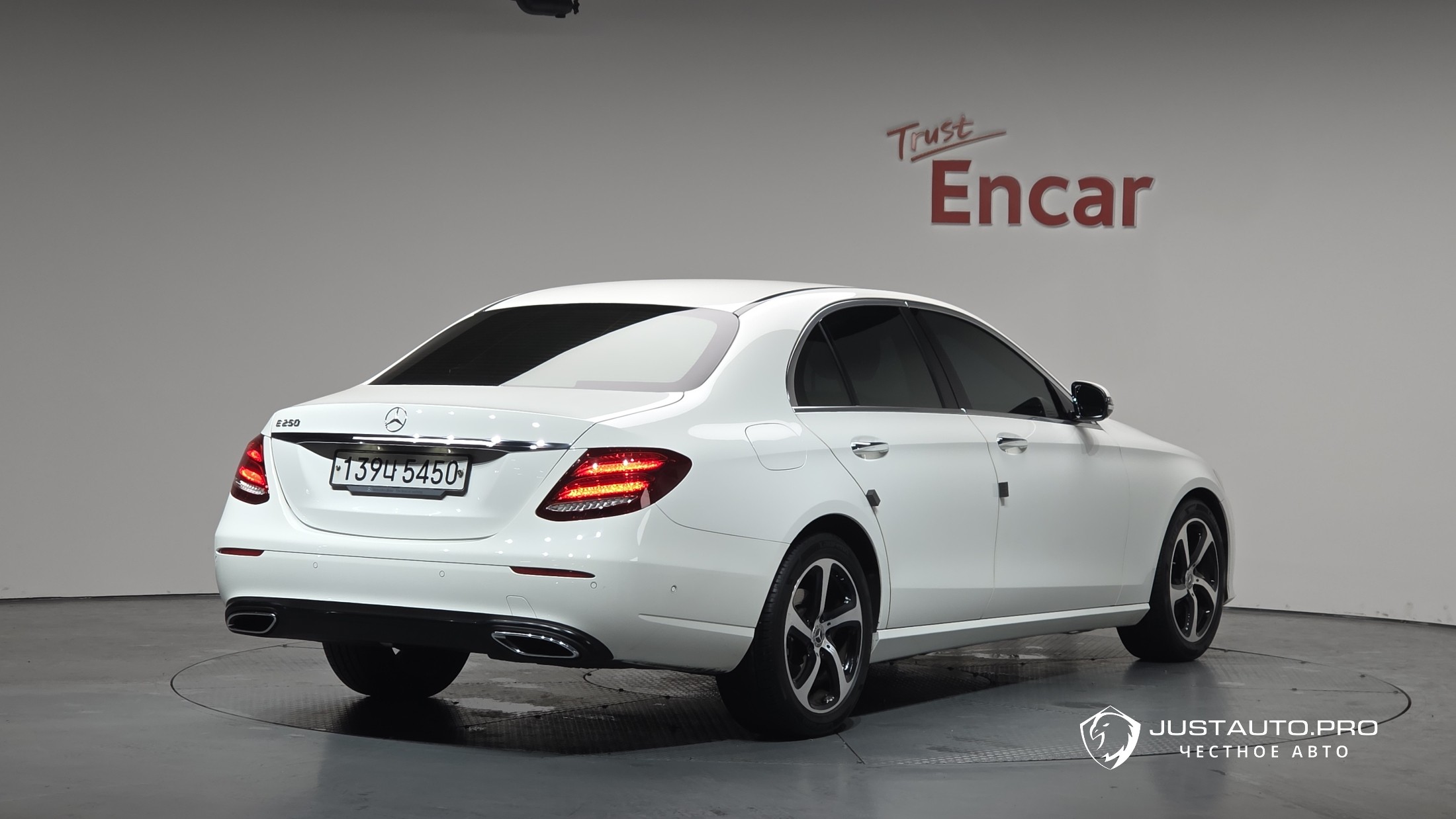 Автомобиль Mercedes-Benz E-Class