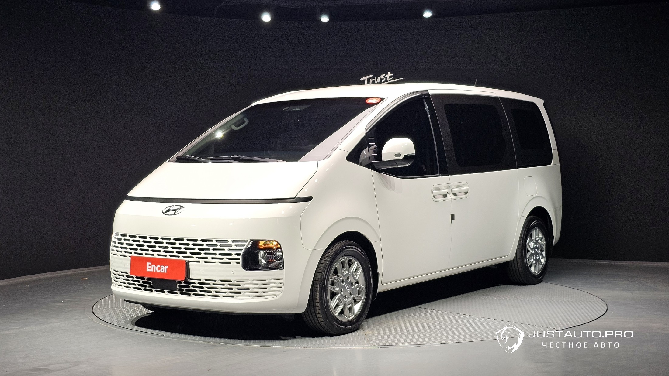 Автомобиль Hyundai Staria