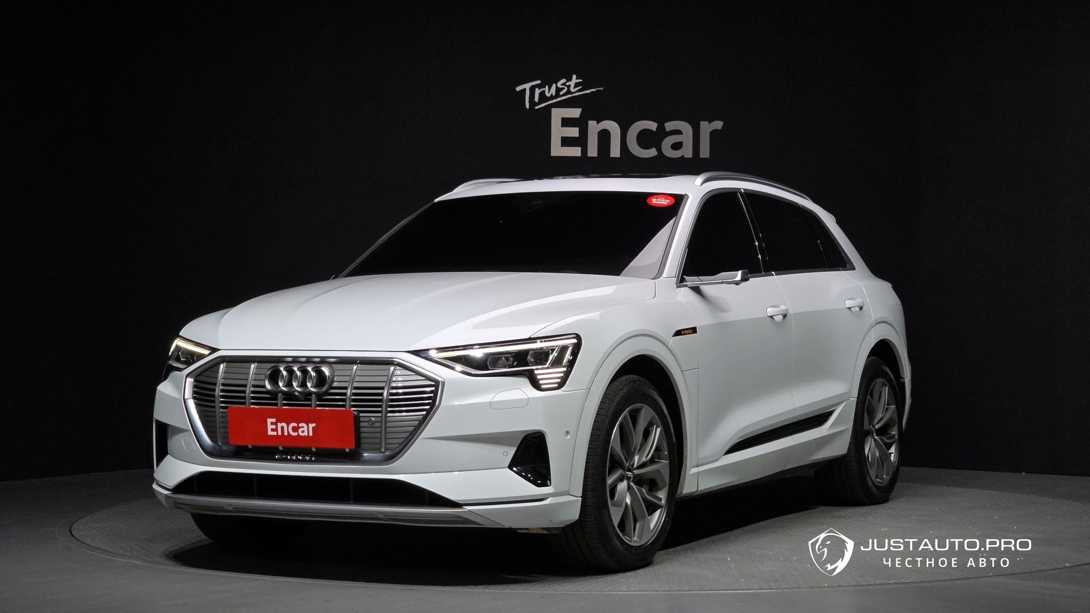 Автомобиль Audi e-tron