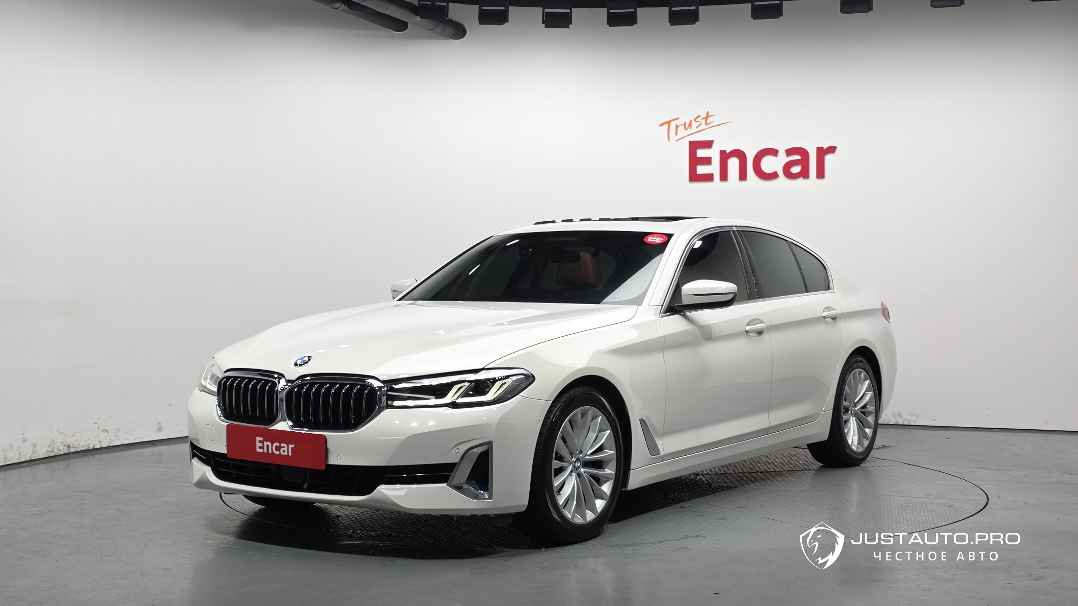 Автомобиль BMW 5-Series