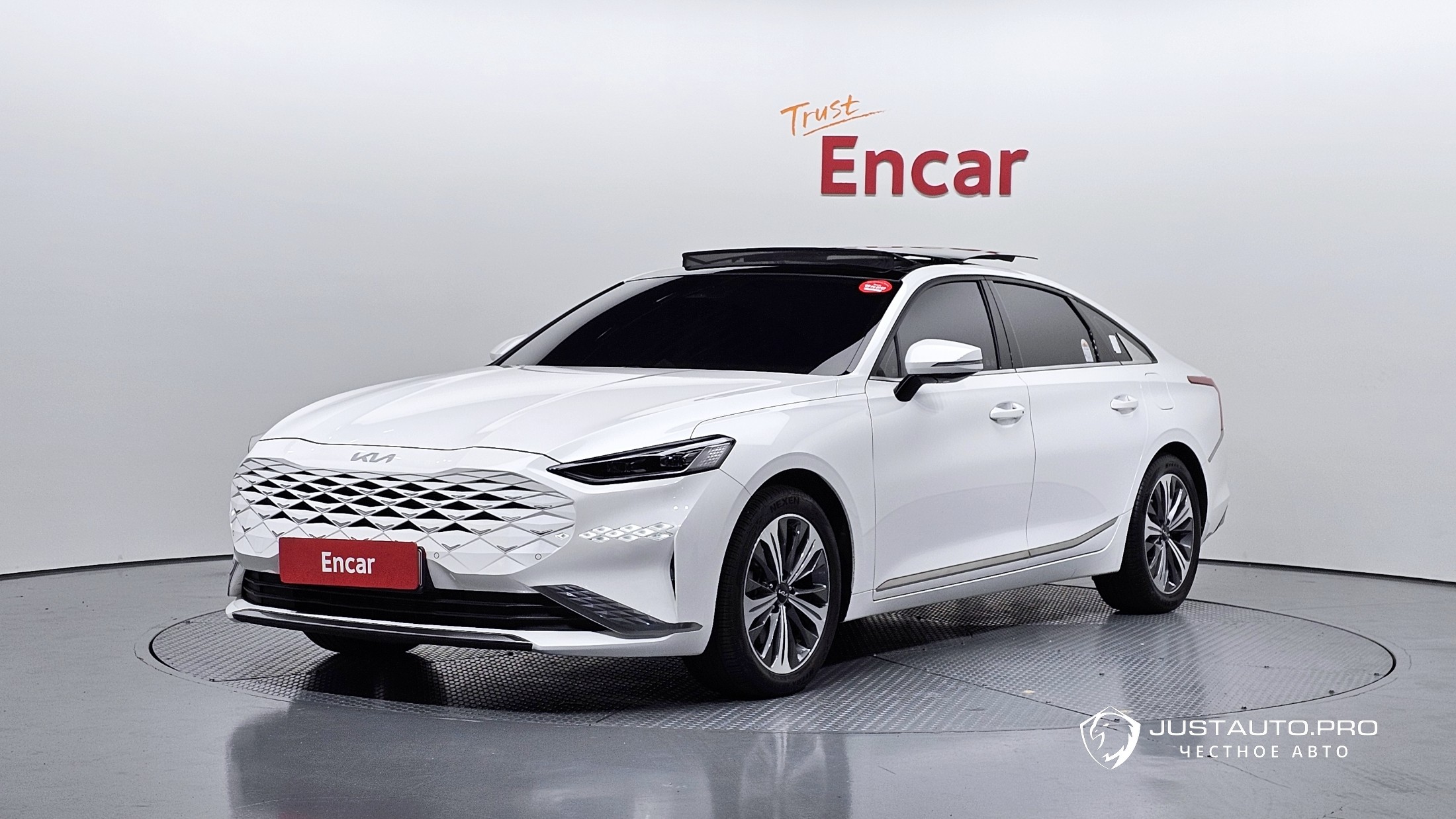 Автомобиль Kia K8