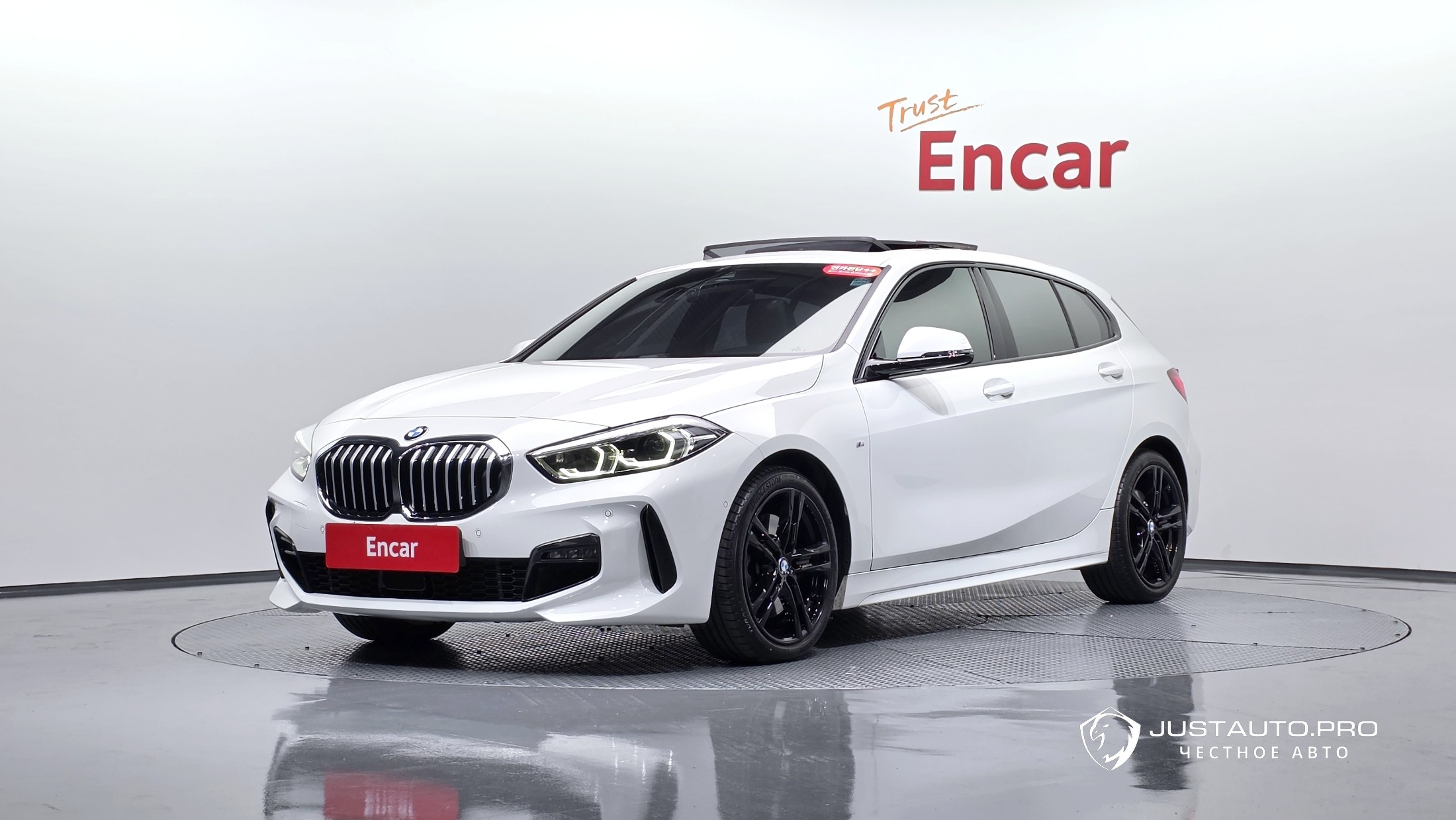 Автомобиль BMW 1-Series