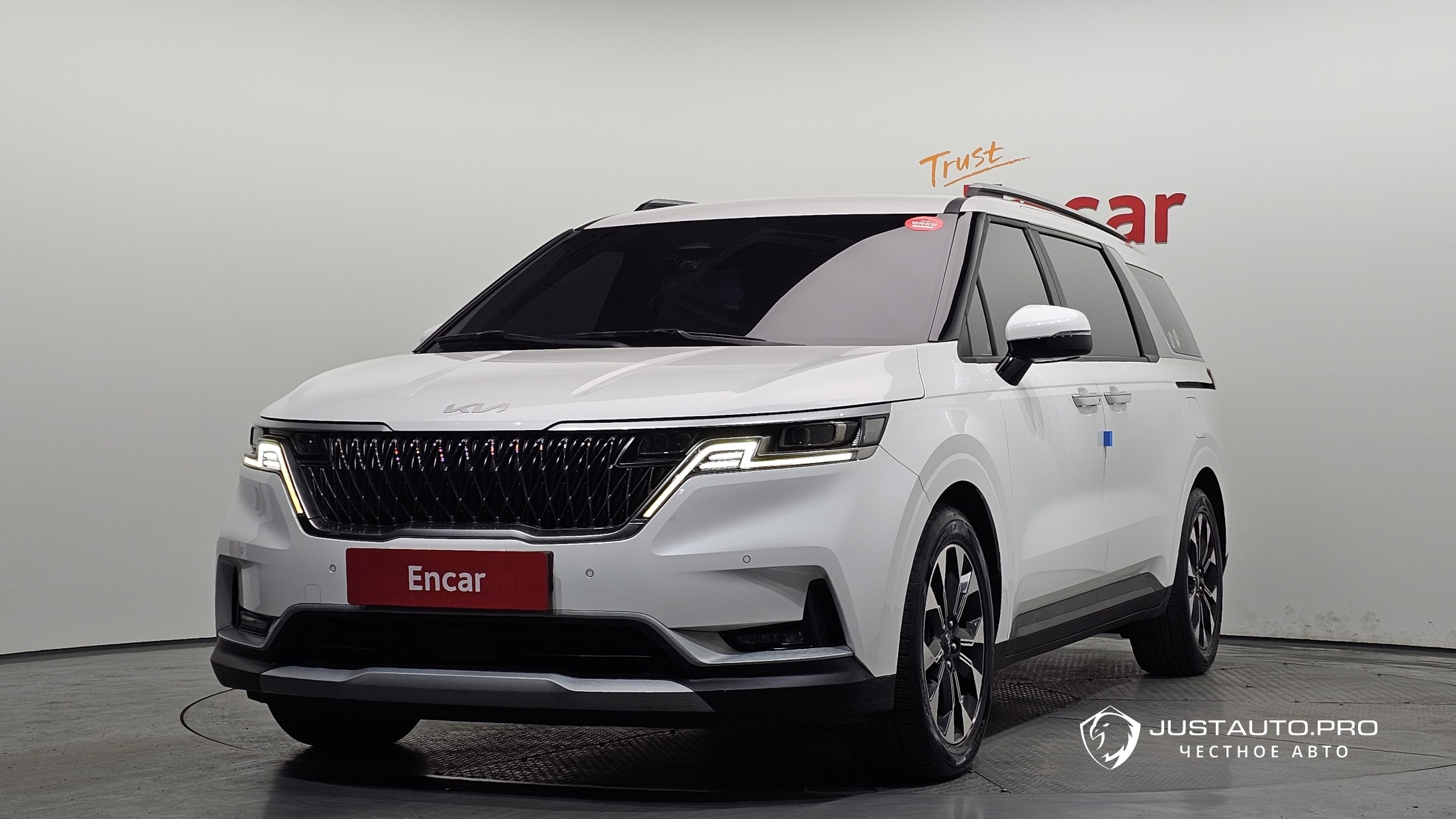 Автомобиль Kia Canival