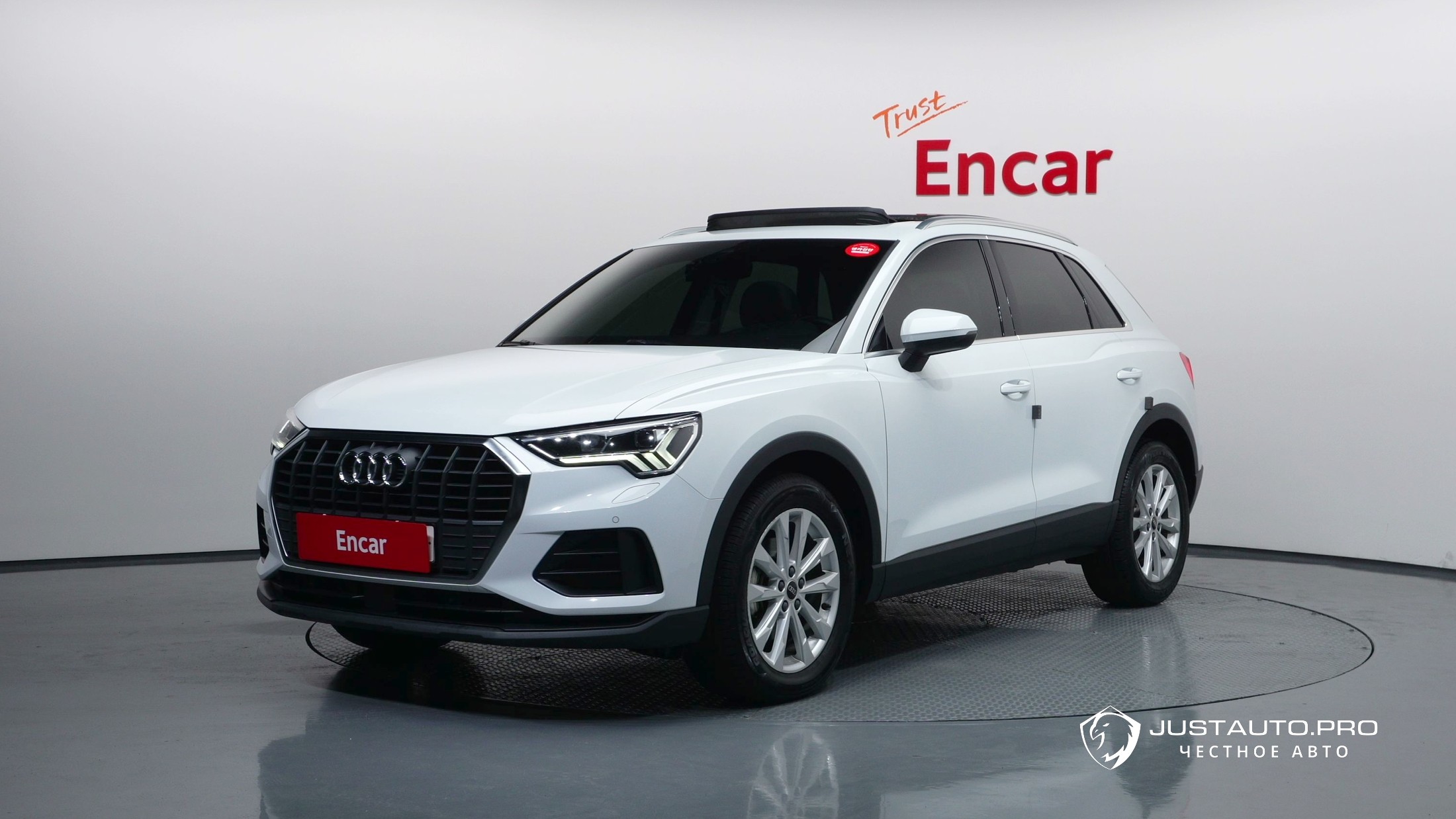 Автомобиль Audi Q3