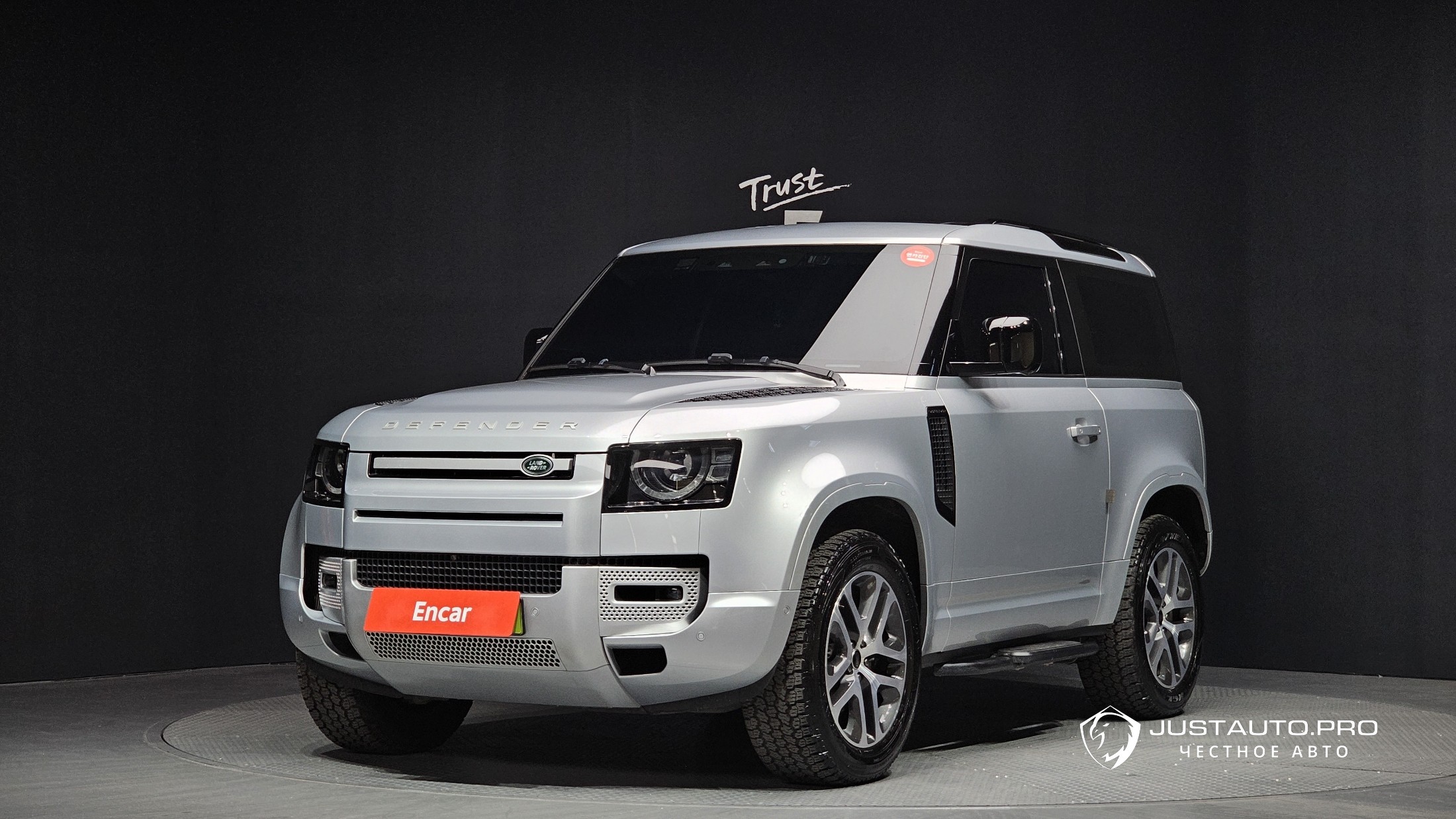 Автомобиль Land Rover Defender
