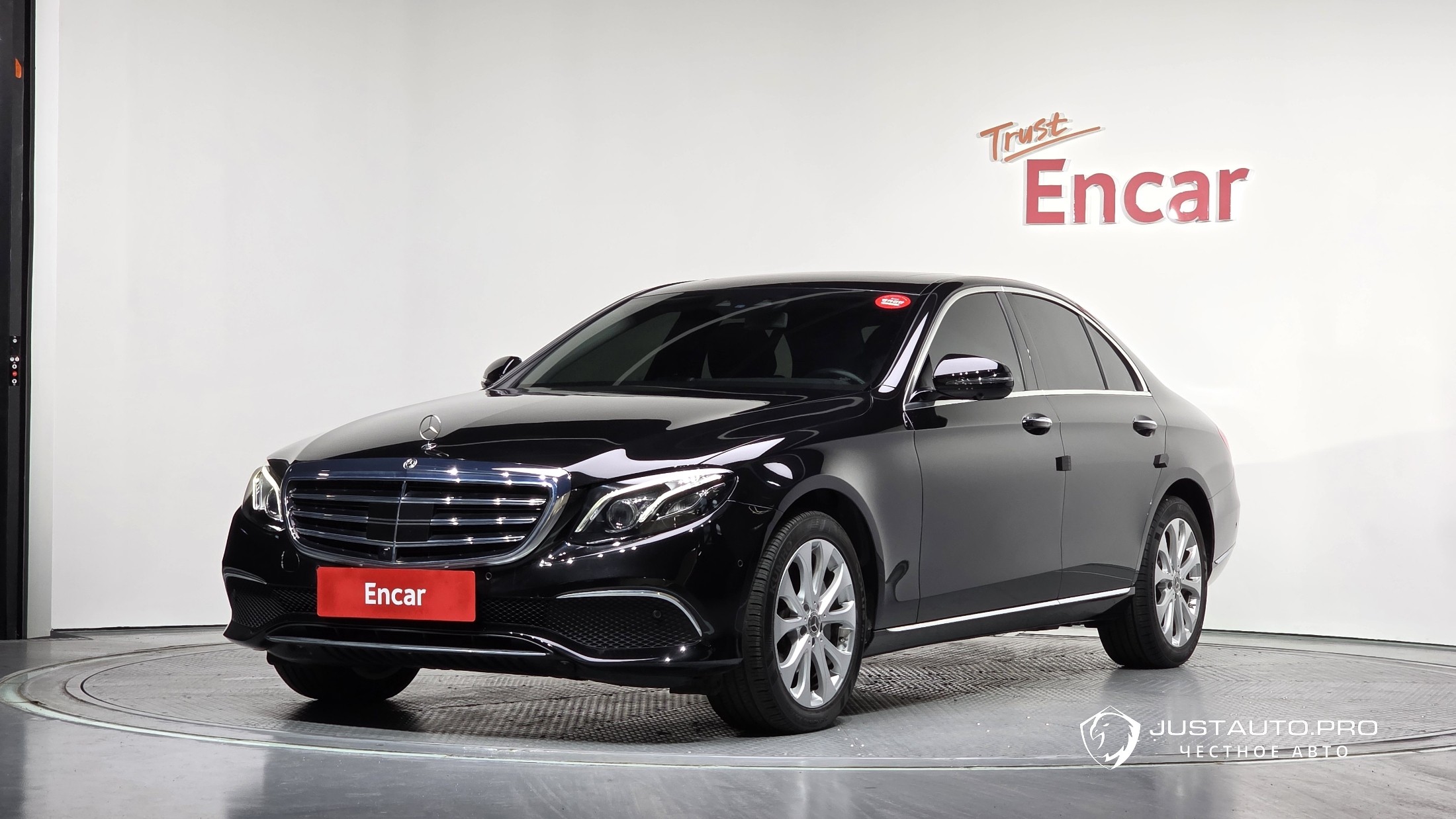 Автомобиль Mercedes-Benz E-Class