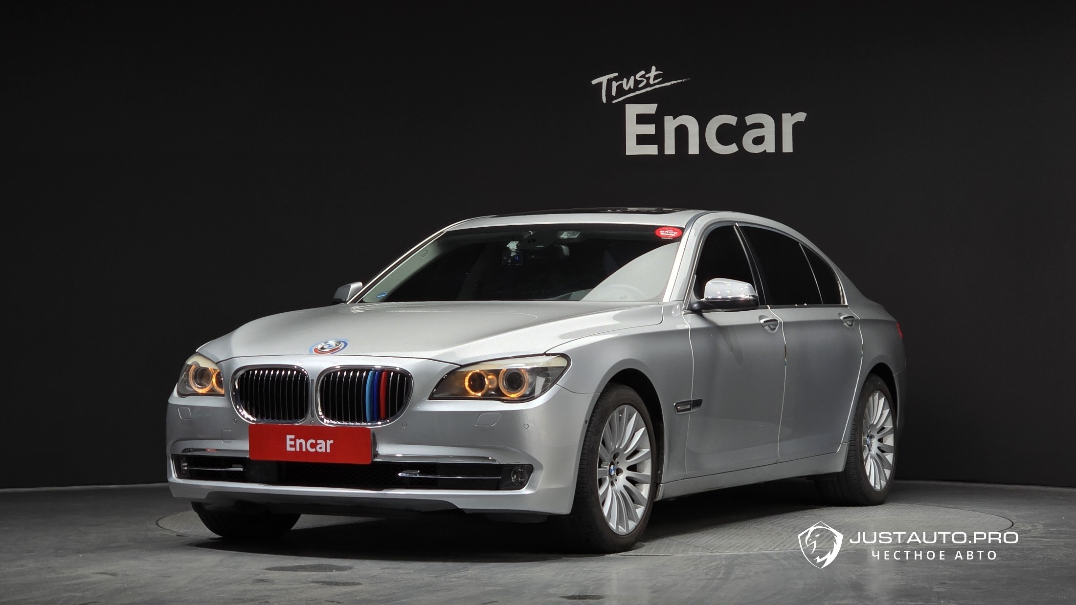 Автомобиль BMW 7-Series