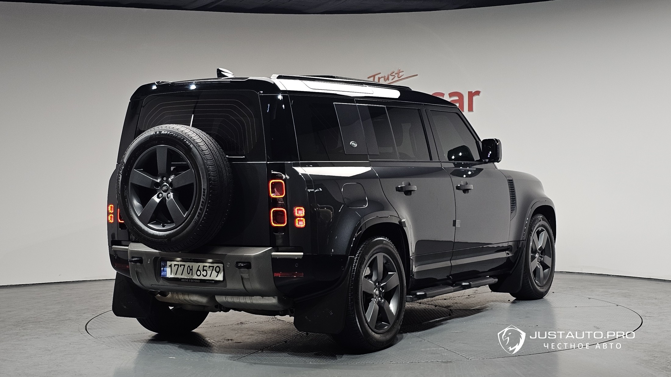 Автомобиль Land Rover Defender