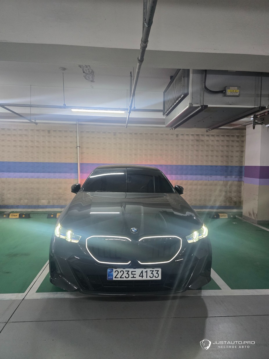 Автомобиль BMW 5-Series