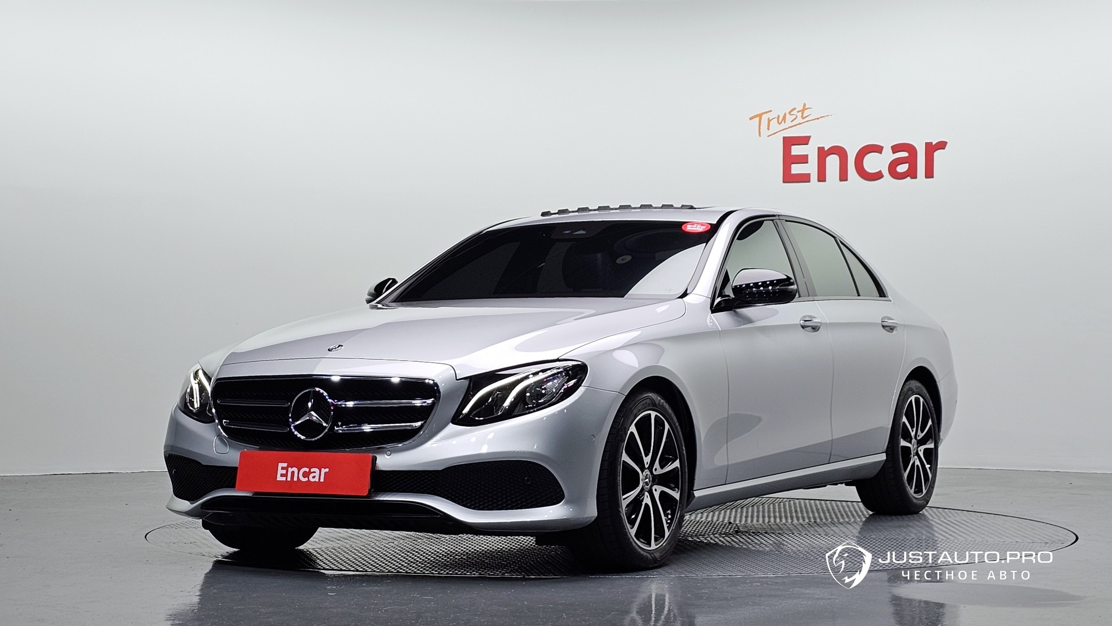 Автомобиль Mercedes-Benz E-Class