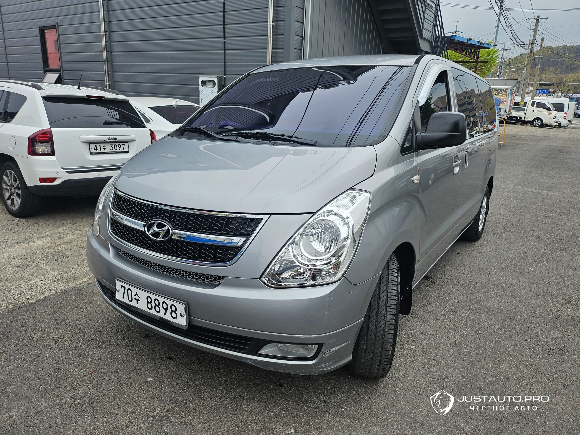 Автомобиль Hyundai Starex