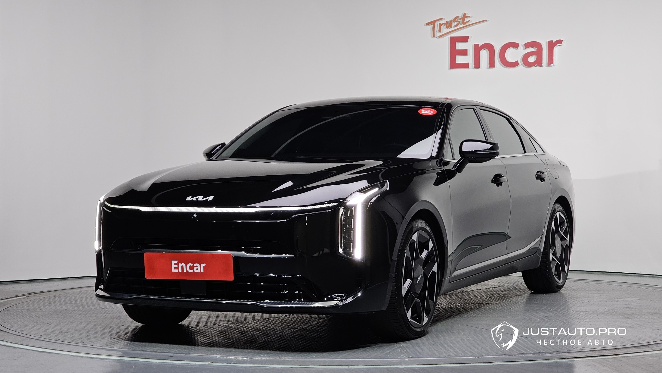 Автомобиль Kia K8