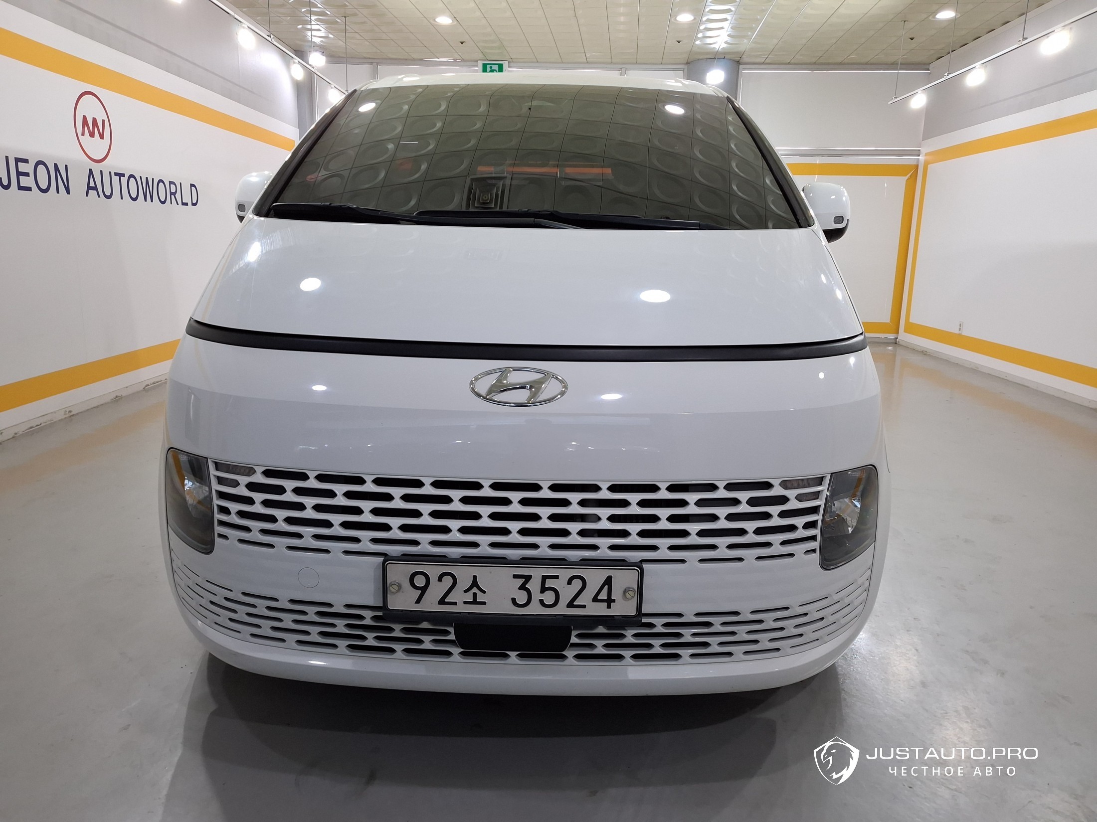 Автомобиль Hyundai Staria