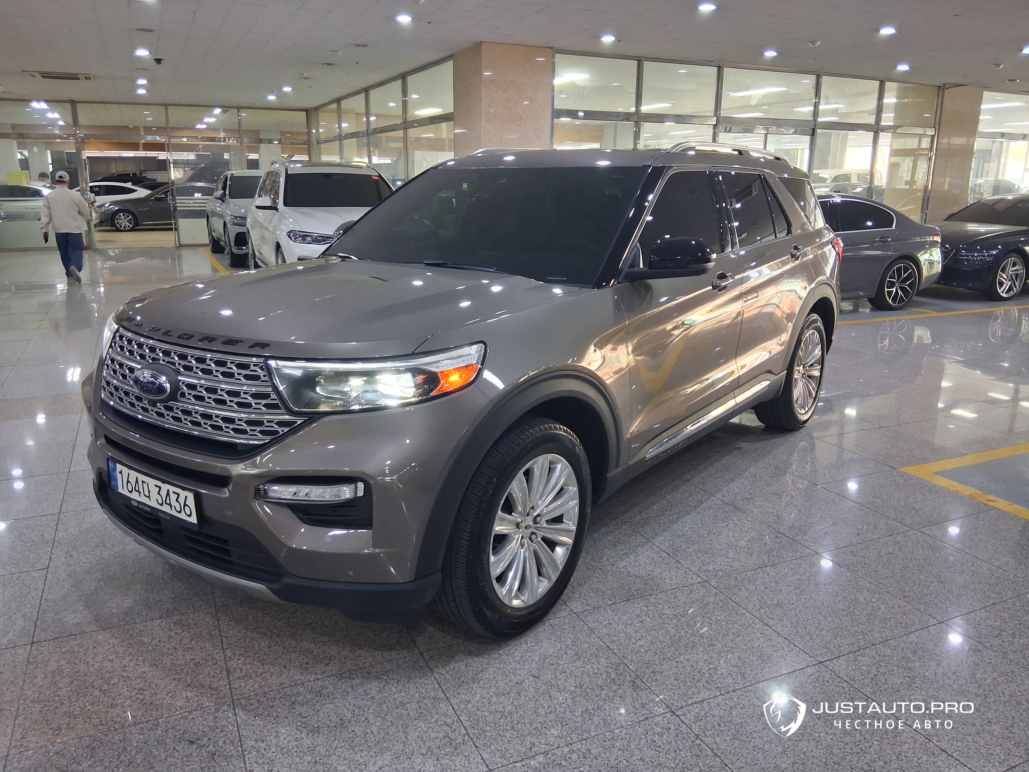 Автомобиль Ford Explorer