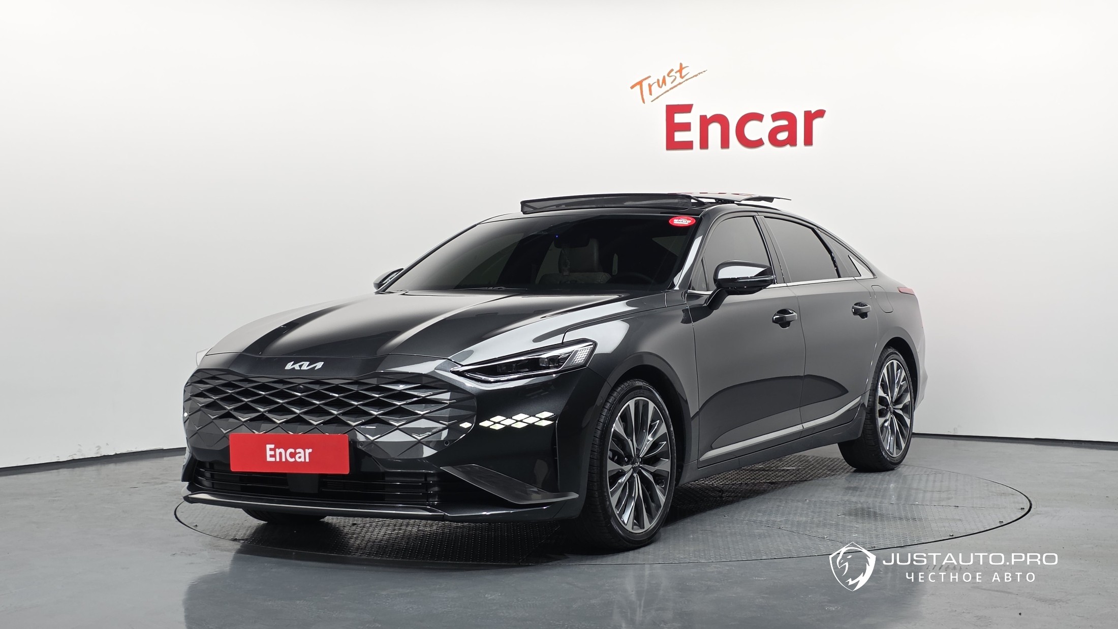 Автомобиль Kia K8