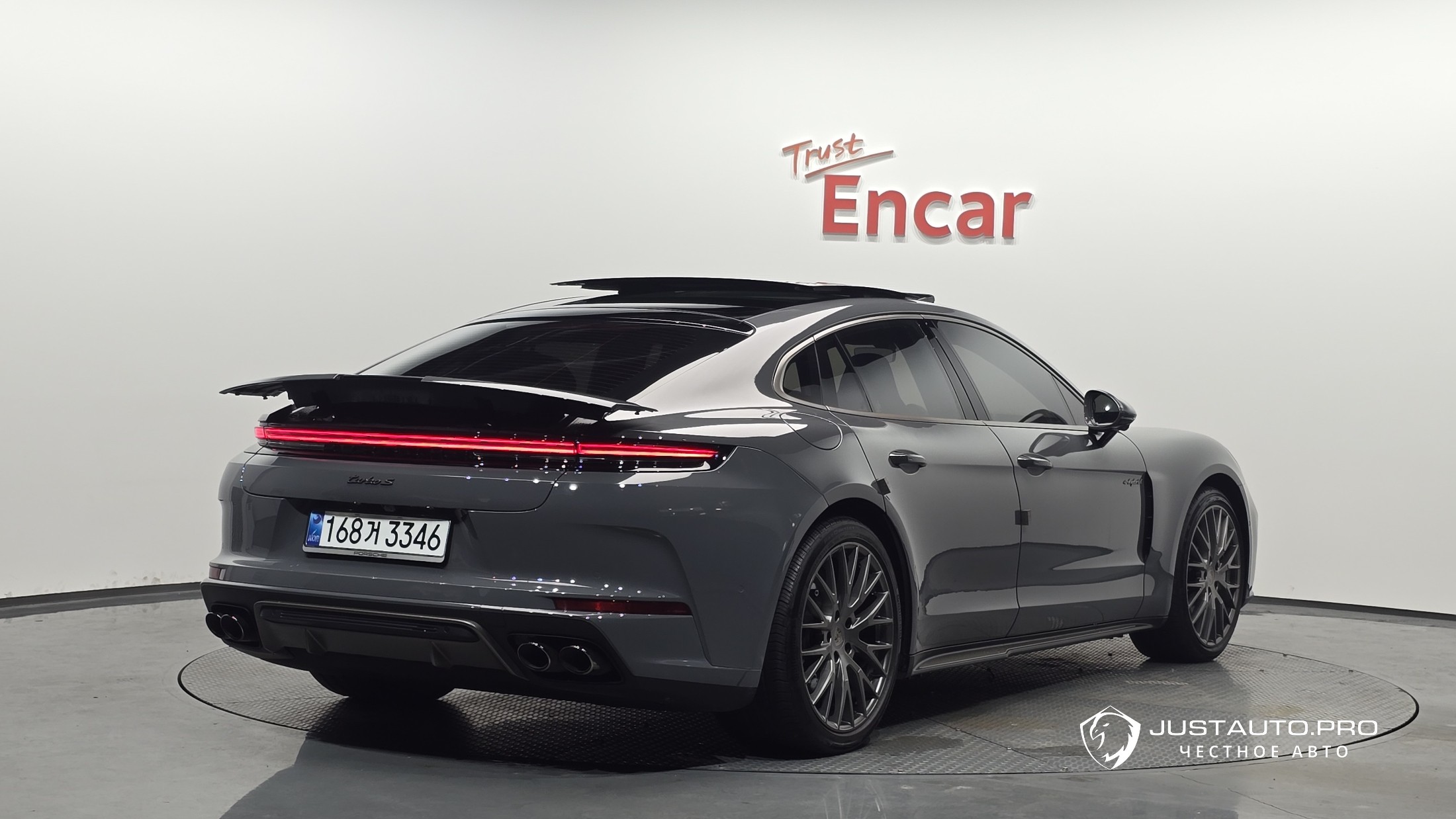 Автомобиль Porsche Panamera
