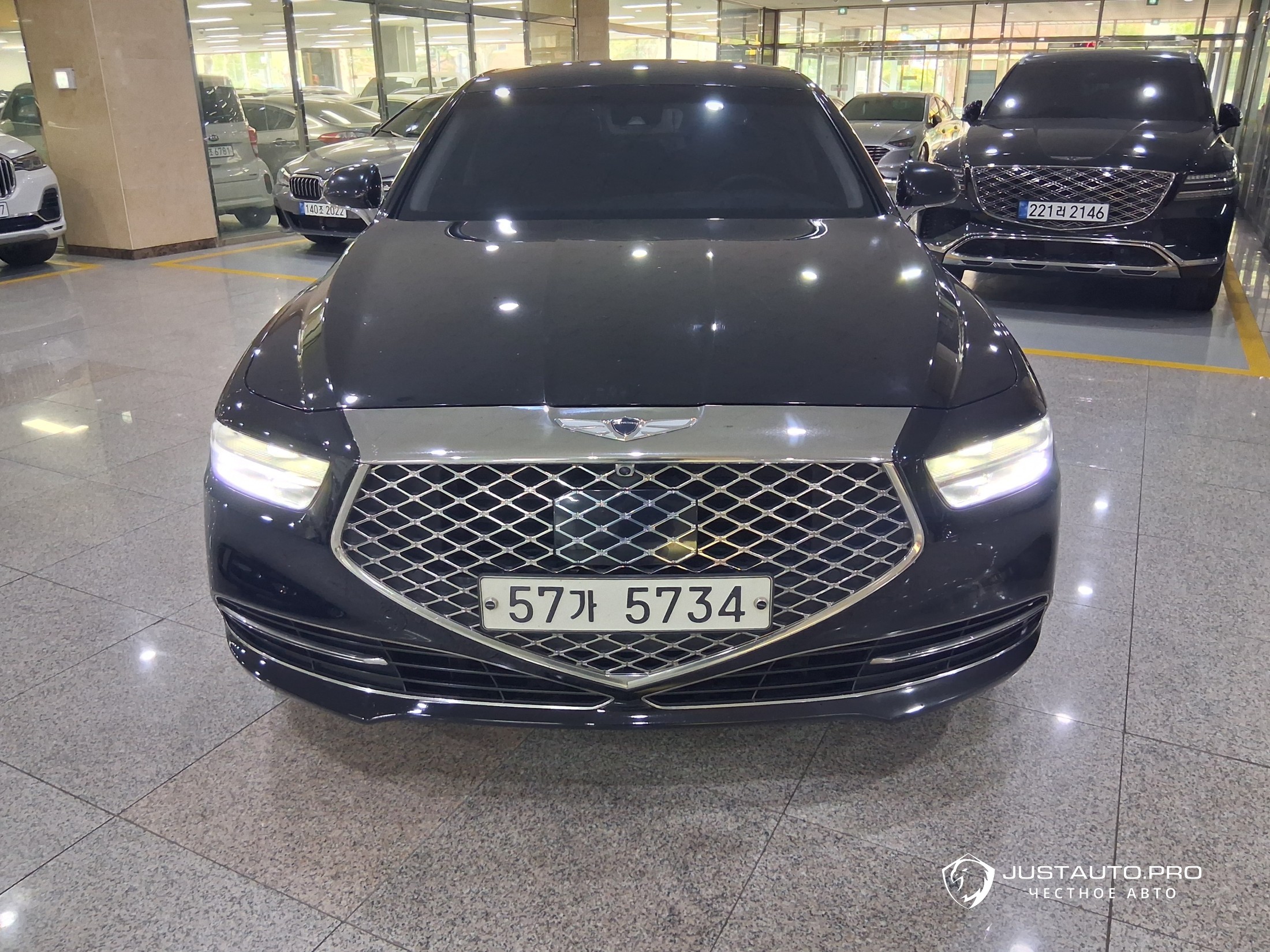 Автомобиль Genesis G90